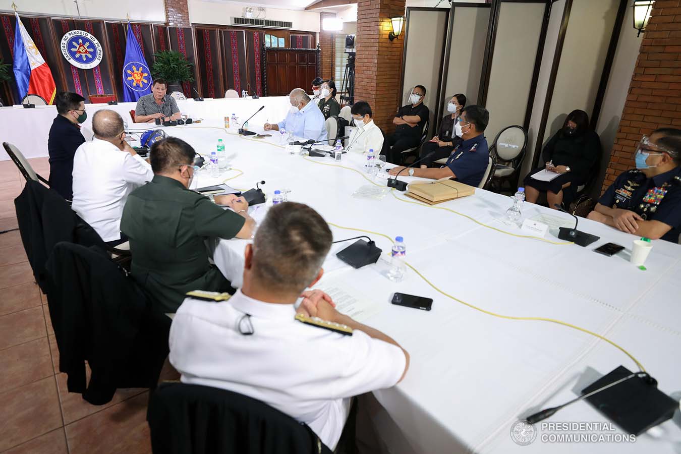 President Rodrigo Roa Duterte discusses matters with officials of the Philippine National Police and the Armed Forces of the Philippines prior to his announcement at the Malacañang Golf (Malago) Clubhouse in Malacañang Park, Manila on October 8, 2020. The President together with Executive Secretary Salvador Medialdea, Interior and Local Government Secretary Eduardo Año, and Senator Christopher "Bong" Go made an announcement discussing the impasse in Congress and called on its members to resolve the issues on the passing of the national budget for 2021. SIMEON CELI/ PRESIDENTIAL PHOTO