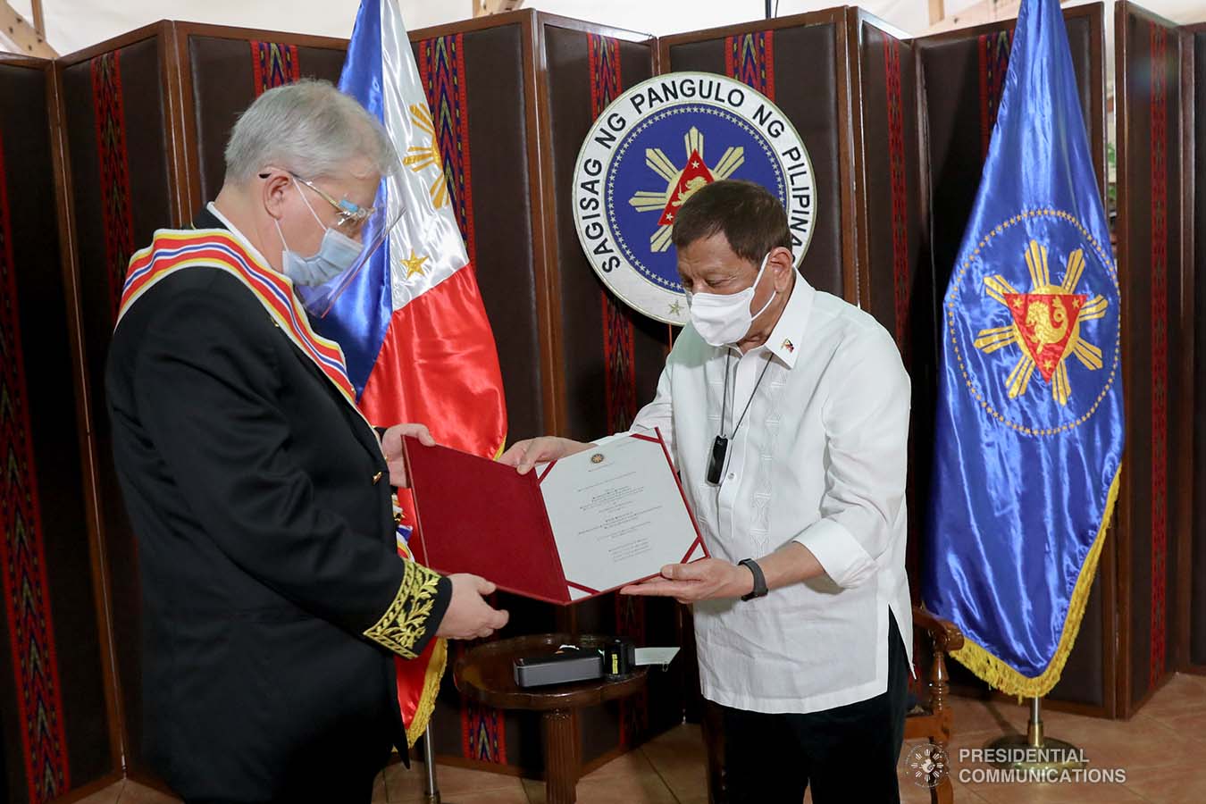 President Rodrigo Roa Duterte confers the Order of Sikatuna on outgoing Ambassador of the Russian Federation to the Philippines Igor Khovaev who paid a farewell call on the President at the Malacañang Golf (Malago) Clubhouse in Malacañang Park, Manila on October 14, 2020. ROBINSON NIÑAL/ PRESIDENTIAL PHOTO