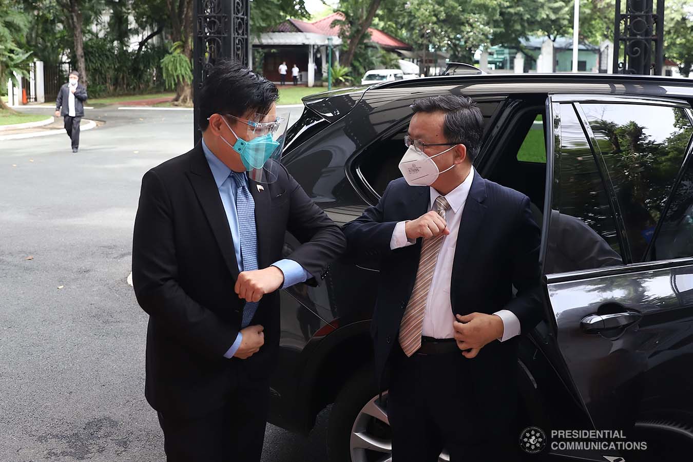 Presidential Assistant on Foreign Affairs and Chief of Presidential Protocol Robert E.A. Borje greets Chinese Ambassador to the Philippines Huang Xilian upon the latter's arrival at the Kalayaan Hall in Malacañan Palace for the ceremonial turnover of the high-flow humidifiers to Executive Secretary Salvador Medialdea on October 21, 2020. The humidifiers donated by the Chinese Embassy in the Philippines will help ramp up the capacities of Philippine public hospitals and facilities in providing treatment to COVID-19 patients. The assistance forms part of the Philippines-China partnership in addressing the global challenges brought by the COVID-19 pandemic. VALERIE ESCALERA/ PRESIDENTIAL PHOTO