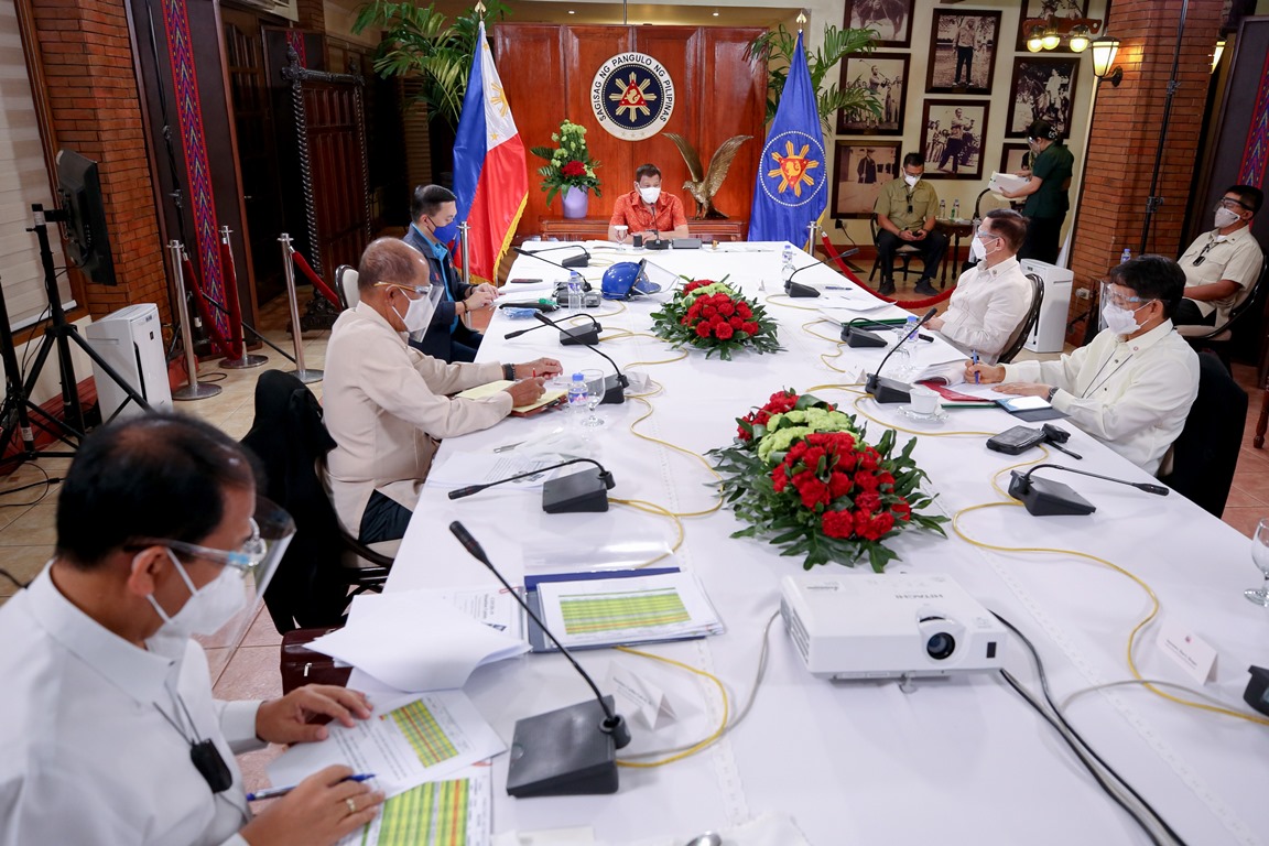 President Rodrigo Roa Duterte presides over a meeting with the Inter-Agency Task Force on the Emerging Infectious Diseases (IATF-EID) core members prior to his talk to the people at the Malacañang Golf (Malago) Clubhouse in Malacañang Park, Manila on October 19, 2020. RICHARD MADELO/PRESIDENTIAL PHOTO