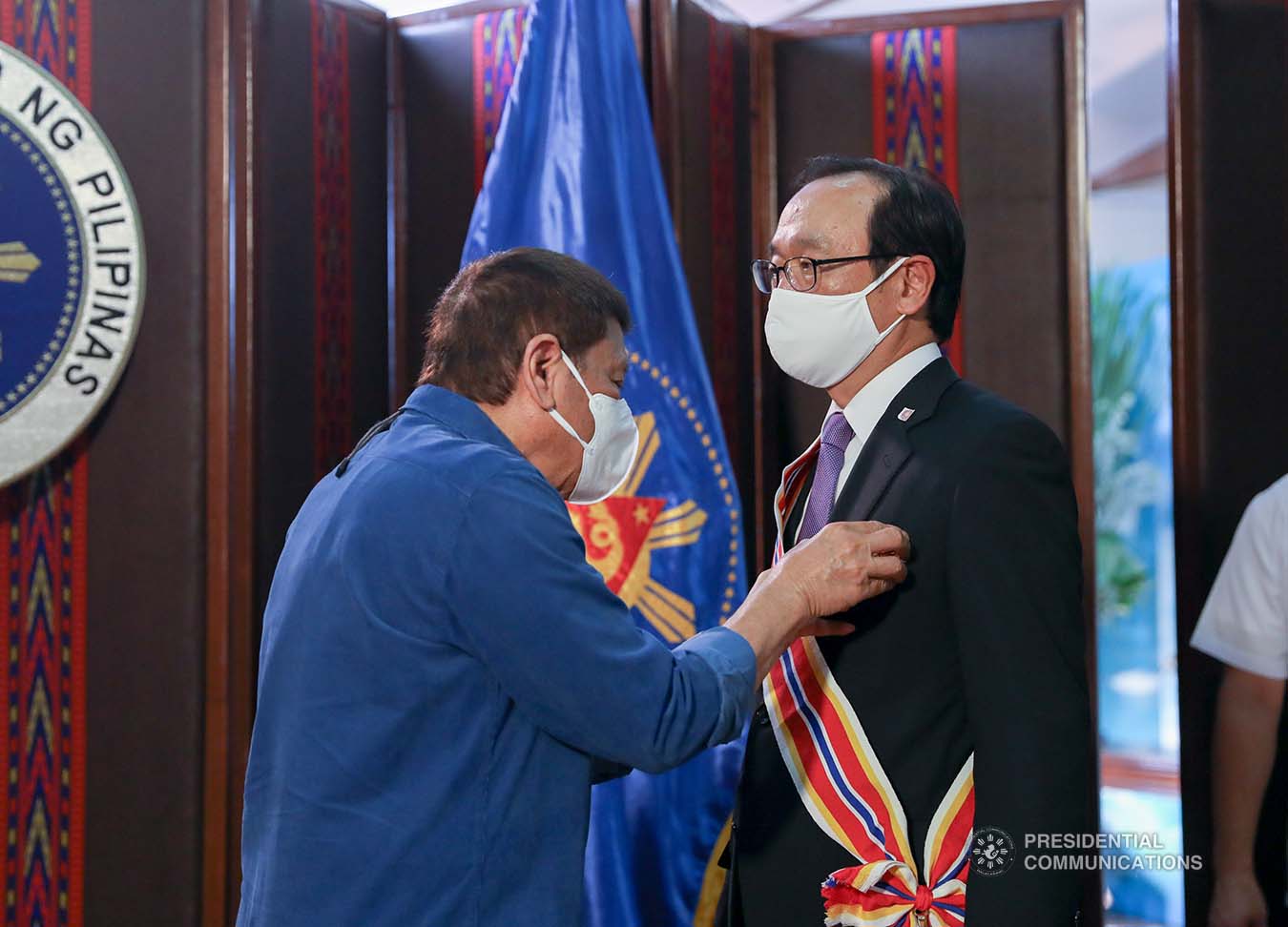 President Rodrigo Roa Duterte confers the Order of Sikatuna with the rank of Datu on outgoing Ambassador of Japan to the Philippines Koji Haneda who paid a farewell call on the President at the Malacañang Golf (Malago) Clubhouse in Malacañang Park, Manila on November 10, 2020. KING RODRIGUEZ/PRESIDENTIAL PHOTO