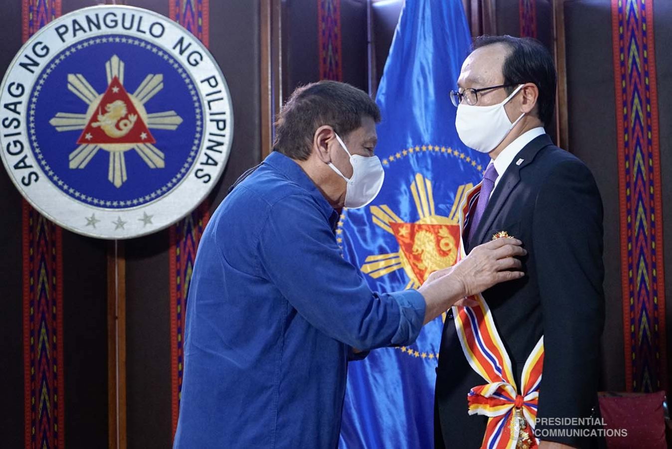 President Rodrigo Roa Duterte confers the Order of Sikatuna with the rank of Datu on outgoing Ambassador of Japan to the Philippines Koji Haneda who paid a farewell call on the President at the Malacañang Golf (Malago) Clubhouse in Malacañang Park, Manila on November 10, 2020. KING RODRIGUEZ/PRESIDENTIAL PHOTO