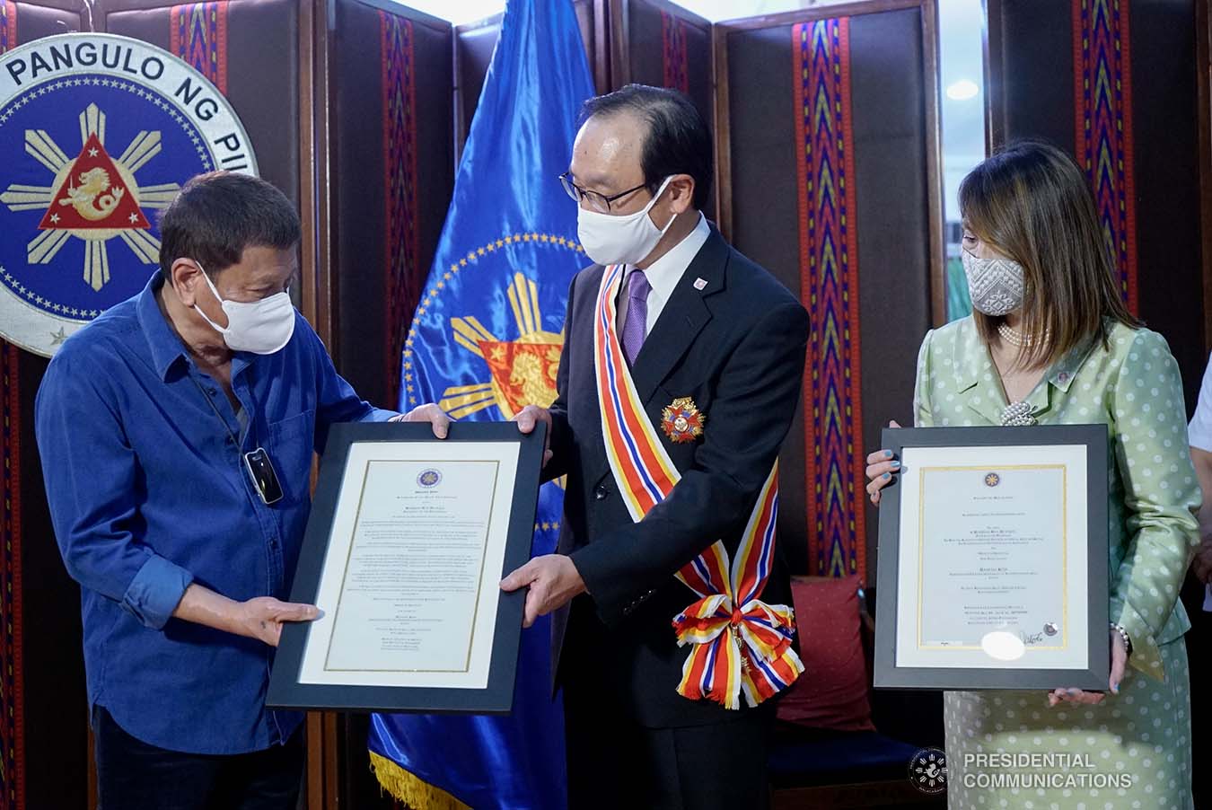 President Rodrigo Roa Duterte confers the Order of Sikatuna with the rank of Datu on outgoing Ambassador of Japan to the Philippines Koji Haneda who paid a farewell call on the President at the Malacañang Golf (Malago) Clubhouse in Malacañang Park, Manila on November 10, 2020. KING RODRIGUEZ/PRESIDENTIAL PHOTO
