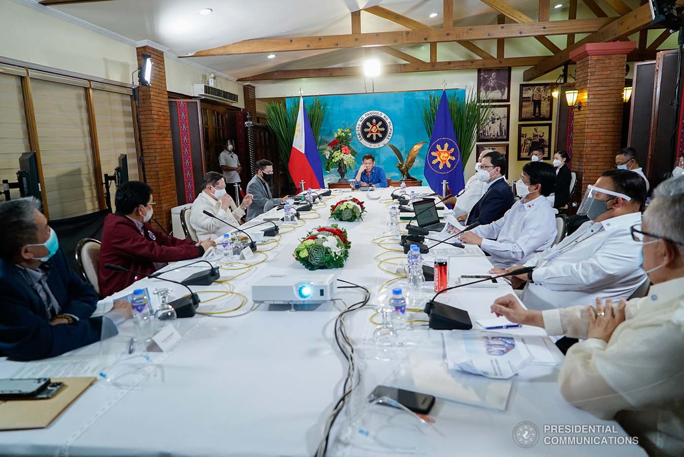 President Rodrigo Roa Duterte convenes members of his cabinet and Senator Christopher Lawrence Go to discuss various updates at the Malacañang Golf (Malago) Clubhouse on November 10, 2020. Joining the meeting are Executive Secretary Salvador Medialdea, Justice Secretary Menardo Guevarra, Finance Secretary Carlos Dominguez III, Labor and Employment Secretary Silvestre Bello III, Trade and Industry Secretary Ramon Lopez, Social Welfare Secretary Rolando Joselito Bautista, Transportation Secretary Arthur Tugade, and Spokesperson Herminio Harry Roque Jr. KING RODRIGUEZ/PRESIDENTIAL PHOTO