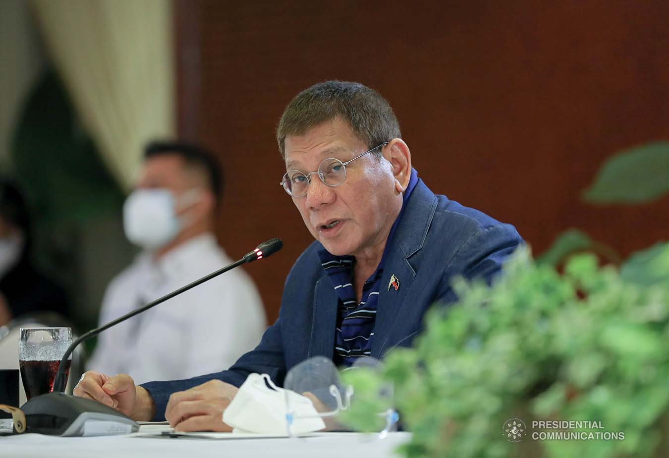 President Rodrigo Roa Duterte went back to Manila a day after Christmas to meet selected members of his Cabinet along with infectious disease experts. The emergency meeting, held in Malacañang Palace on December 26,2020, was convened to discuss the emerging fast-spreading new variant of Coronavirus (Covid-19) disease found in the United Kingdom. ALFRED FRIAS/ PRESIDENTIAL PHOTO