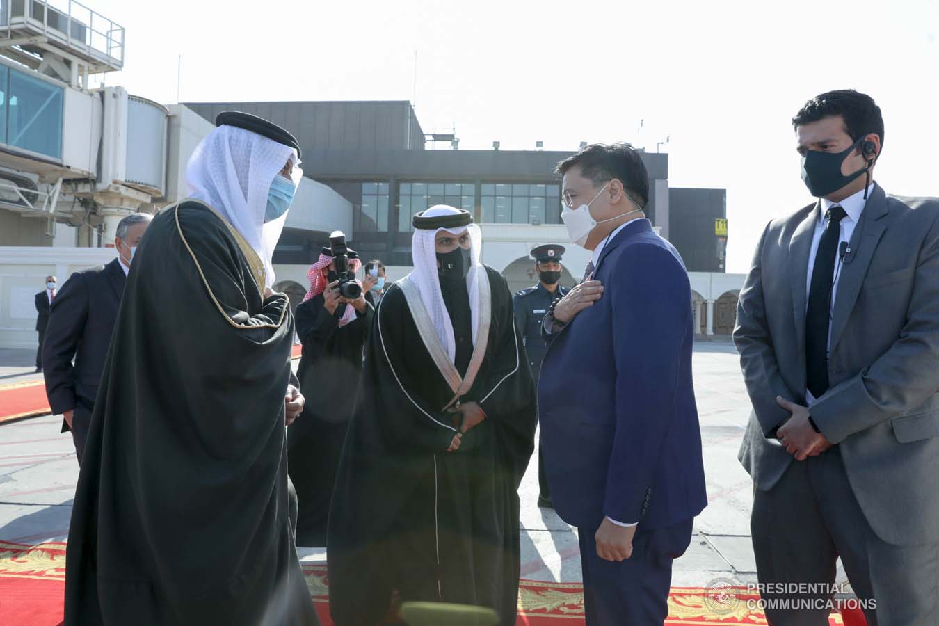 WARM WELCOME. Kingdom of Bahrain Assistant Foreign Minister Abdulla bin Faisal bin Jabur Al Doseri warmly welcomed the 14-man delegation of the Philippines led by the Chief of Presidential Protocol and Presidential Assistant on Foreign Affairs (PAFA) Robert E.A. Borje at the Bahrain International Airport on December 28, 2020. Joining the Philippine delegation are Foreign Affairs Undersecretary for Migrant Workers’ Affairs Sarah Arriola and Presidential Communications Assistant Secretary for Global Media and Public Affairs JV Arcena. During the meeting of the two officials, Special Envoy Borje conveyed President Rodrigo Roa Duterte’s gratitude for the “solid partnership” in upholding the rights and welfare of migrant workers that has “transformed the lives of many for the better’ and expressed the President’s keen interest in broadening and deepening cooperation with Bahrain in areas of mutual interest, including in trade and investments, education, ICT, agriculture and public health, including diagnostics, management and treatment of COVID-19. President Duterte has designated PAFA Borje as Special Envoy for the goodwill mission for a series of intergovernmental meetings with officials of the Kingdom and to undertake Assistance-to-Nationals (ATN) and repatriation programs. Kalinga at Malasakit for Overseas Filipino Workers remain a focus area under the Duterte Administration. This is PAFA Borje’s second designation as Special Envoy to the Kingdom of Bahrain. President Duterte previously appointed PAFA Borje as Special Envoy to Bahrain, Kingdom of Saudi Arabia and Tunisia in 2019. PRESIDENTIAL PHOTO