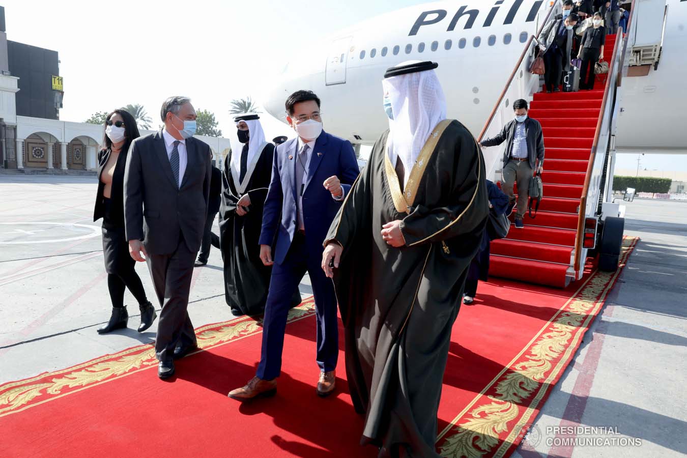 WARM WELCOME. Kingdom of Bahrain Assistant Foreign Minister Abdulla bin Faisal bin Jabur Al Doseri warmly welcomed the 14-man delegation of the Philippines led by the Chief of Presidential Protocol and Presidential Assistant on Foreign Affairs (PAFA) Robert E.A. Borje at the Bahrain International Airport on December 28, 2020. Joining the Philippine delegation are Foreign Affairs Undersecretary for Migrant Workers’ Affairs Sarah Arriola and Presidential Communications Assistant Secretary for Global Media and Public Affairs JV Arcena. During the meeting of the two officials, Special Envoy Borje conveyed President Rodrigo Roa Duterte’s gratitude for the “solid partnership” in upholding the rights and welfare of migrant workers that has “transformed the lives of many for the better’ and expressed the President’s keen interest in broadening and deepening cooperation with Bahrain in areas of mutual interest, including in trade and investments, education, ICT, agriculture and public health, including diagnostics, management and treatment of COVID-19. President Duterte has designated PAFA Borje as Special Envoy for the goodwill mission for a series of intergovernmental meetings with officials of the Kingdom and to undertake Assistance-to-Nationals (ATN) and repatriation programs. Kalinga at Malasakit for Overseas Filipino Workers remain a focus area under the Duterte Administration. This is PAFA Borje’s second designation as Special Envoy to the Kingdom of Bahrain. President Duterte previously appointed PAFA Borje as Special Envoy to Bahrain, Kingdom of Saudi Arabia and Tunisia in 2019. PRESIDENTIAL PHOTO