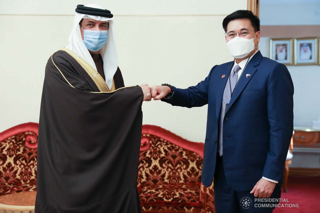 WARM WELCOME. Kingdom of Bahrain Assistant Foreign Minister Abdulla bin Faisal bin Jabur Al Doseri warmly welcomed the 14-man delegation of the Philippines led by the Chief of Presidential Protocol and Presidential Assistant on Foreign Affairs (PAFA) Robert E.A. Borje at the Bahrain International Airport on December 28, 2020. Joining the Philippine delegation are Foreign Affairs Undersecretary for Migrant Workers’ Affairs Sarah Arriola and Presidential Communications Assistant Secretary for Global Media and Public Affairs JV Arcena. During the meeting of the two officials, Special Envoy Borje conveyed President Rodrigo Roa Duterte’s gratitude for the “solid partnership” in upholding the rights and welfare of migrant workers that has “transformed the lives of many for the better’ and expressed the President’s keen interest in broadening and deepening cooperation with Bahrain in areas of mutual interest, including in trade and investments, education, ICT, agriculture and public health, including diagnostics, management and treatment of COVID-19. President Duterte has designated PAFA Borje as Special Envoy for the goodwill mission for a series of intergovernmental meetings with officials of the Kingdom and to undertake Assistance-to-Nationals (ATN) and repatriation programs. Kalinga at Malasakit for Overseas Filipino Workers remain a focus area under the Duterte Administration. This is PAFA Borje’s second designation as Special Envoy to the Kingdom of Bahrain. President Duterte previously appointed PAFA Borje as Special Envoy to Bahrain, Kingdom of Saudi Arabia and Tunisia in 2019. PRESIDENTIAL PHOTO