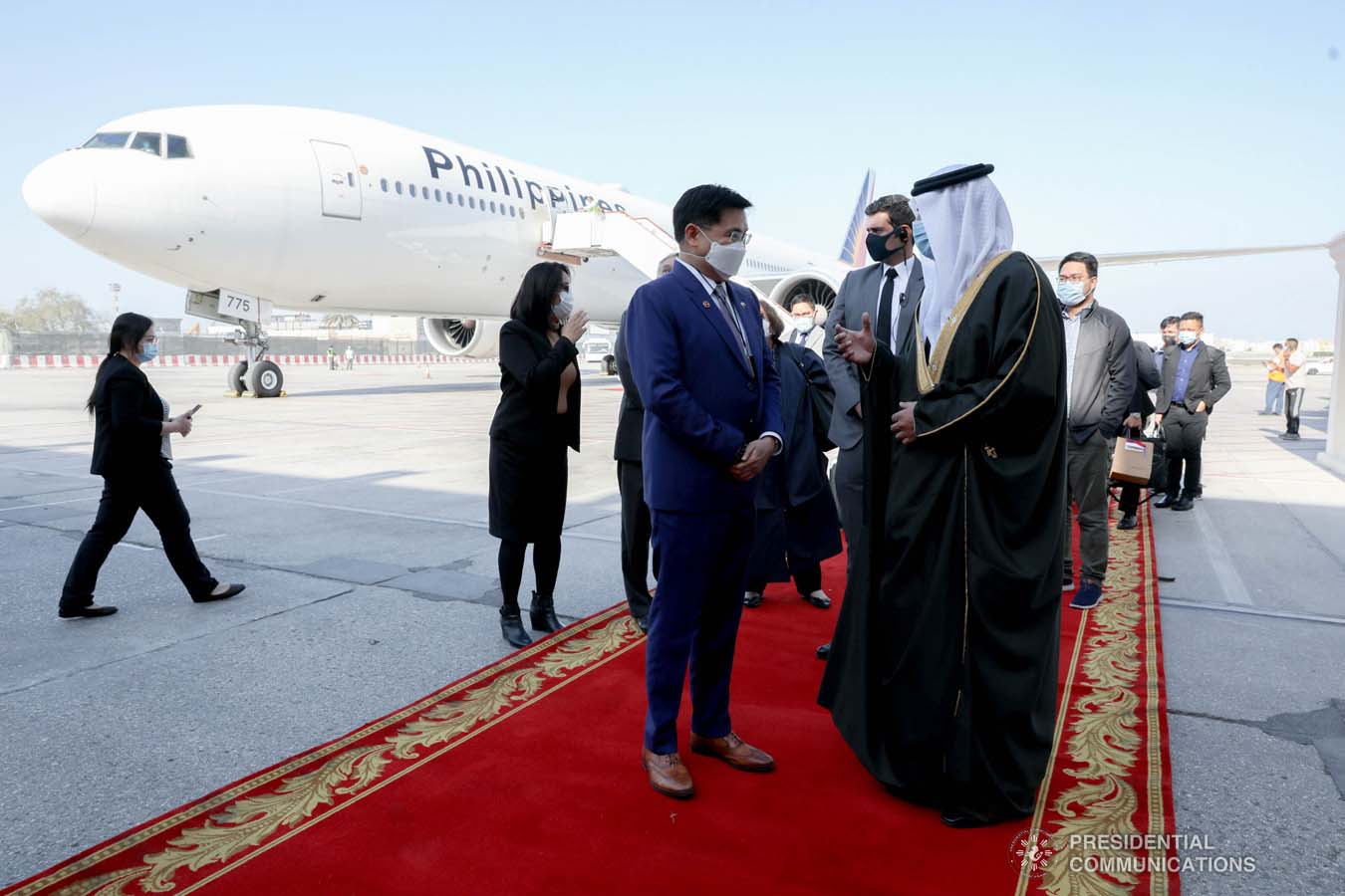 WARM WELCOME. Kingdom of Bahrain Assistant Foreign Minister Abdulla bin Faisal bin Jabur Al Doseri warmly welcomed the 14-man delegation of the Philippines led by the Chief of Presidential Protocol and Presidential Assistant on Foreign Affairs (PAFA) Robert E.A. Borje at the Bahrain International Airport on December 28, 2020. Joining the Philippine delegation are Foreign Affairs Undersecretary for Migrant Workers’ Affairs Sarah Arriola and Presidential Communications Assistant Secretary for Global Media and Public Affairs JV Arcena. During the meeting of the two officials, Special Envoy Borje conveyed President Rodrigo Roa Duterte’s gratitude for the “solid partnership” in upholding the rights and welfare of migrant workers that has “transformed the lives of many for the better’ and expressed the President’s keen interest in broadening and deepening cooperation with Bahrain in areas of mutual interest, including in trade and investments, education, ICT, agriculture and public health, including diagnostics, management and treatment of COVID-19. President Duterte has designated PAFA Borje as Special Envoy for the goodwill mission for a series of intergovernmental meetings with officials of the Kingdom and to undertake Assistance-to-Nationals (ATN) and repatriation programs. Kalinga at Malasakit for Overseas Filipino Workers remain a focus area under the Duterte Administration. This is PAFA Borje’s second designation as Special Envoy to the Kingdom of Bahrain. President Duterte previously appointed PAFA Borje as Special Envoy to Bahrain, Kingdom of Saudi Arabia and Tunisia in 2019. PRESIDENTIAL PHOTO