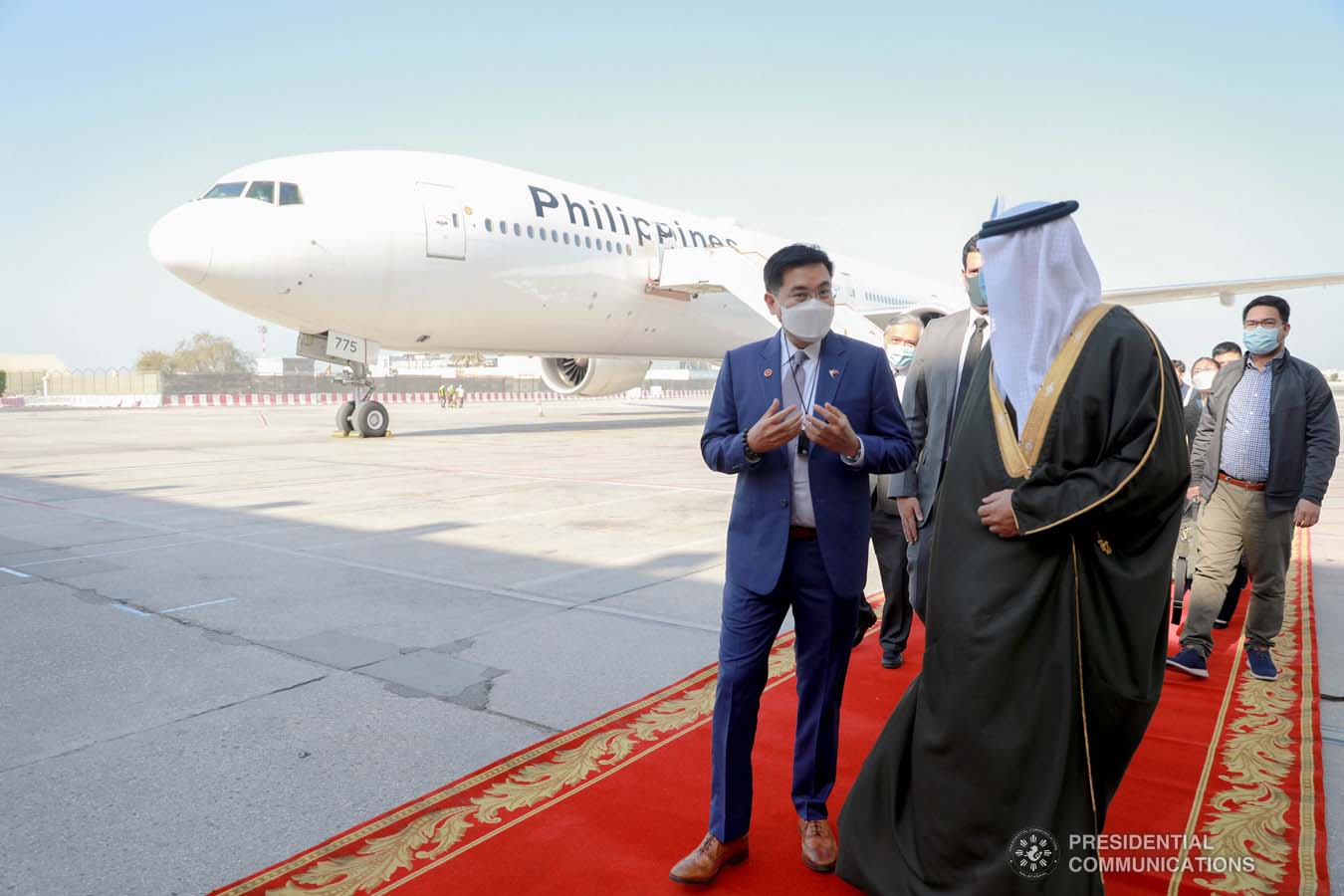 WARM WELCOME. Kingdom of Bahrain Assistant Foreign Minister Abdulla bin Faisal bin Jabur Al Doseri warmly welcomed the 14-man delegation of the Philippines led by the Chief of Presidential Protocol and Presidential Assistant on Foreign Affairs (PAFA) Robert E.A. Borje at the Bahrain International Airport on December 28, 2020. Joining the Philippine delegation are Foreign Affairs Undersecretary for Migrant Workers’ Affairs Sarah Arriola and Presidential Communications Assistant Secretary for Global Media and Public Affairs JV Arcena. During the meeting of the two officials, Special Envoy Borje conveyed President Rodrigo Roa Duterte’s gratitude for the “solid partnership” in upholding the rights and welfare of migrant workers that has “transformed the lives of many for the better’ and expressed the President’s keen interest in broadening and deepening cooperation with Bahrain in areas of mutual interest, including in trade and investments, education, ICT, agriculture and public health, including diagnostics, management and treatment of COVID-19. President Duterte has designated PAFA Borje as Special Envoy for the goodwill mission for a series of intergovernmental meetings with officials of the Kingdom and to undertake Assistance-to-Nationals (ATN) and repatriation programs. Kalinga at Malasakit for Overseas Filipino Workers remain a focus area under the Duterte Administration. This is PAFA Borje’s second designation as Special Envoy to the Kingdom of Bahrain. President Duterte previously appointed PAFA Borje as Special Envoy to Bahrain, Kingdom of Saudi Arabia and Tunisia in 2019. PRESIDENTIAL PHOTO