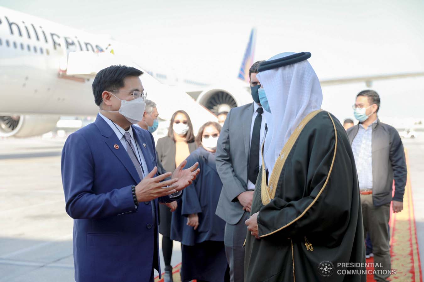 WARM WELCOME. Kingdom of Bahrain Assistant Foreign Minister Abdulla bin Faisal bin Jabur Al Doseri warmly welcomed the 14-man delegation of the Philippines led by the Chief of Presidential Protocol and Presidential Assistant on Foreign Affairs (PAFA) Robert E.A. Borje at the Bahrain International Airport on December 28, 2020. Joining the Philippine delegation are Foreign Affairs Undersecretary for Migrant Workers’ Affairs Sarah Arriola and Presidential Communications Assistant Secretary for Global Media and Public Affairs JV Arcena. During the meeting of the two officials, Special Envoy Borje conveyed President Rodrigo Roa Duterte’s gratitude for the “solid partnership” in upholding the rights and welfare of migrant workers that has “transformed the lives of many for the better’ and expressed the President’s keen interest in broadening and deepening cooperation with Bahrain in areas of mutual interest, including in trade and investments, education, ICT, agriculture and public health, including diagnostics, management and treatment of COVID-19. President Duterte has designated PAFA Borje as Special Envoy for the goodwill mission for a series of intergovernmental meetings with officials of the Kingdom and to undertake Assistance-to-Nationals (ATN) and repatriation programs. Kalinga at Malasakit for Overseas Filipino Workers remain a focus area under the Duterte Administration. This is PAFA Borje’s second designation as Special Envoy to the Kingdom of Bahrain. President Duterte previously appointed PAFA Borje as Special Envoy to Bahrain, Kingdom of Saudi Arabia and Tunisia in 2019. PRESIDENTIAL PHOTO