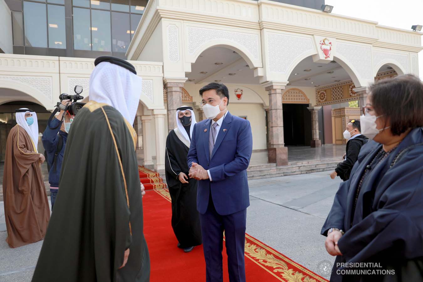 WARM WELCOME. Kingdom of Bahrain Assistant Foreign Minister Abdulla bin Faisal bin Jabur Al Doseri warmly welcomed the 14-man delegation of the Philippines led by the Chief of Presidential Protocol and Presidential Assistant on Foreign Affairs (PAFA) Robert E.A. Borje at the Bahrain International Airport on December 28, 2020. Joining the Philippine delegation are Foreign Affairs Undersecretary for Migrant Workers’ Affairs Sarah Arriola and Presidential Communications Assistant Secretary for Global Media and Public Affairs JV Arcena. During the meeting of the two officials, Special Envoy Borje conveyed President Rodrigo Roa Duterte’s gratitude for the “solid partnership” in upholding the rights and welfare of migrant workers that has “transformed the lives of many for the better’ and expressed the President’s keen interest in broadening and deepening cooperation with Bahrain in areas of mutual interest, including in trade and investments, education, ICT, agriculture and public health, including diagnostics, management and treatment of COVID-19. President Duterte has designated PAFA Borje as Special Envoy for the goodwill mission for a series of intergovernmental meetings with officials of the Kingdom and to undertake Assistance-to-Nationals (ATN) and repatriation programs. Kalinga at Malasakit for Overseas Filipino Workers remain a focus area under the Duterte Administration. This is PAFA Borje’s second designation as Special Envoy to the Kingdom of Bahrain. President Duterte previously appointed PAFA Borje as Special Envoy to Bahrain, Kingdom of Saudi Arabia and Tunisia in 2019. PRESIDENTIAL PHOTO