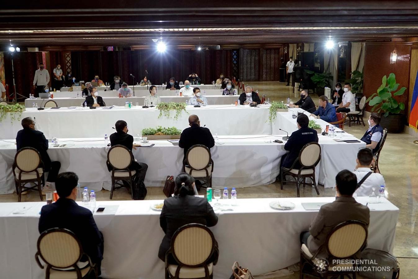 President Rodrigo Roa Duterte went back to Manila a day after Christmas to meet selected members of his Cabinet along with infectious disease experts. The emergency meeting, held in Malacañang Palace on December 26,2020, was convened to discuss the emerging fast-spreading new variant of Coronavirus (Covid-19) disease found in the United Kingdom. KING RODRIGUEZ/ PRESIDENTIAL PHOTO