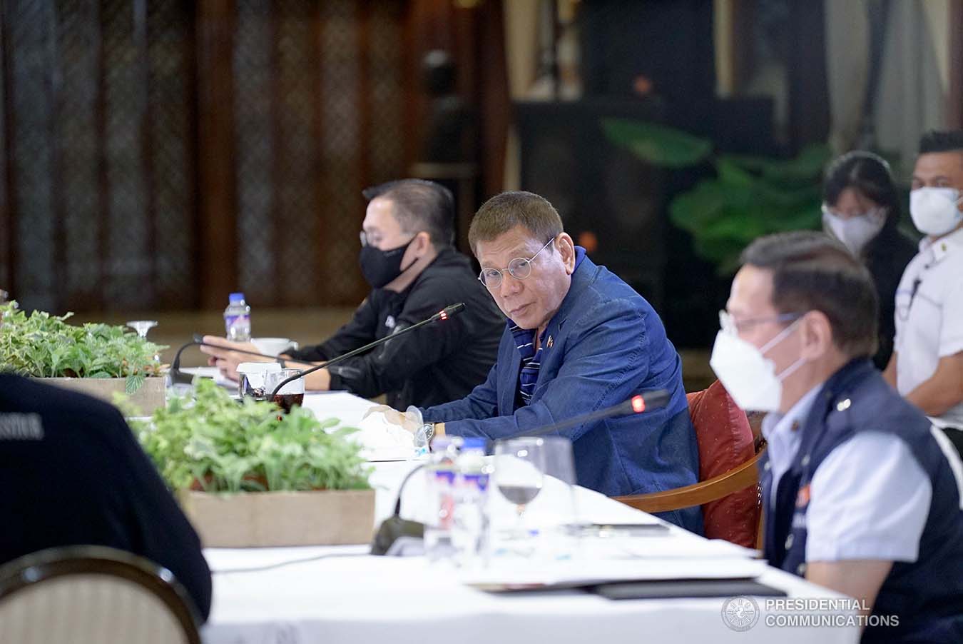 President Rodrigo Roa Duterte went back to Manila a day after Christmas to meet selected members of his Cabinet along with infectious disease experts. The emergency meeting, held in Malacañang Palace on December 26,2020, was convened to discuss the emerging fast-spreading new variant of Coronavirus (Covid-19) disease found in the United Kingdom. KING RODRIGUEZ/ PRESIDENTIAL PHOTO