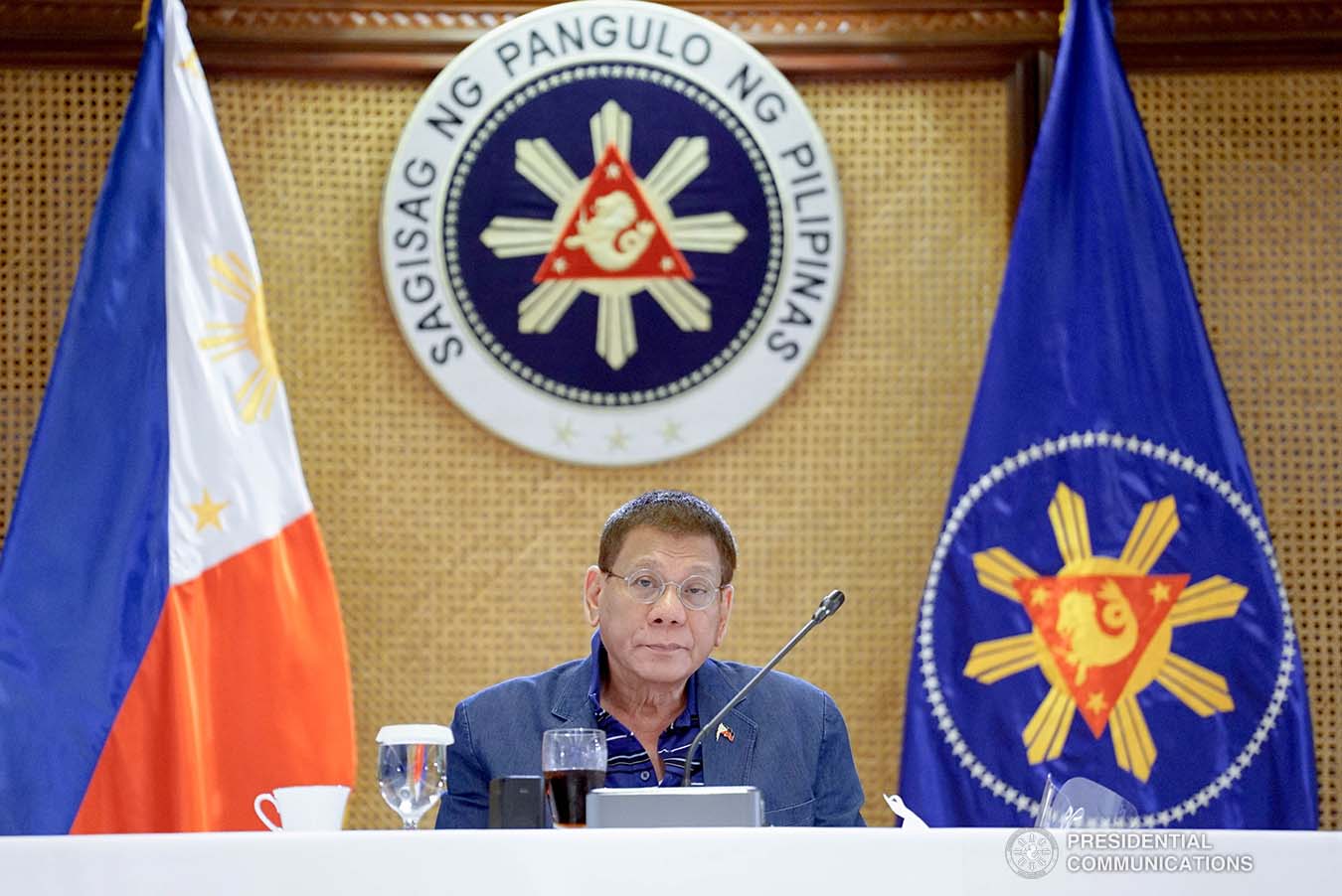 President Rodrigo Roa Duterte went back to Manila a day after Christmas to meet selected members of his Cabinet along with infectious disease experts. The emergency meeting, held in Malacañang Palace on December 26,2020, was convened to discuss the emerging fast-spreading new variant of Coronavirus (Covid-19) disease found in the United Kingdom. KING RODRIGUEZ/ PRESIDENTIAL PHOTO