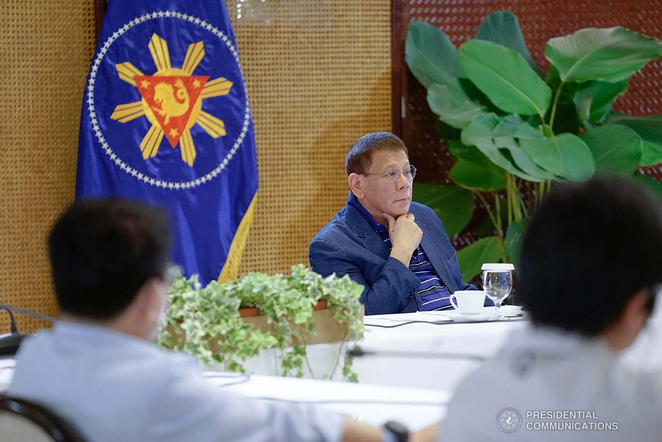 President Rodrigo Roa Duterte went back to Manila a day after Christmas to meet selected members of his Cabinet along with infectious disease experts. The emergency meeting, held in Malacañang Palace on December 26,2020, was convened to discuss the emerging fast-spreading new variant of Coronavirus (Covid-19) disease found in the United Kingdom. KING RODRIGUEZ/ PRESIDENTIAL PHOTO