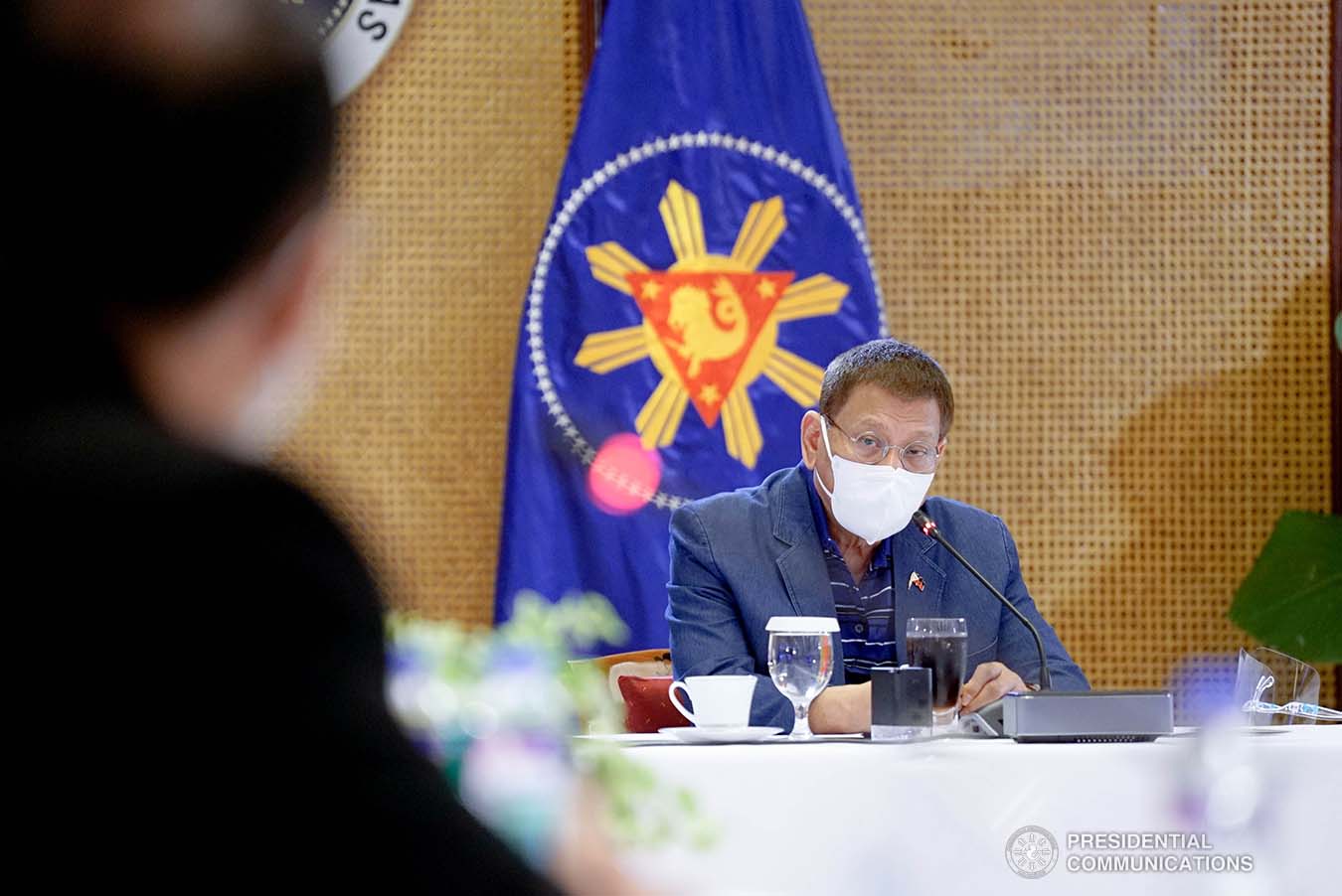 President Rodrigo Roa Duterte went back to Manila a day after Christmas to meet selected members of his Cabinet along with infectious disease experts. The emergency meeting, held in Malacañang Palace on December 26,2020, was convened to discuss the emerging fast-spreading new variant of Coronavirus (Covid-19) disease found in the United Kingdom. KING RODRIGUEZ/ PRESIDENTIAL PHOTO