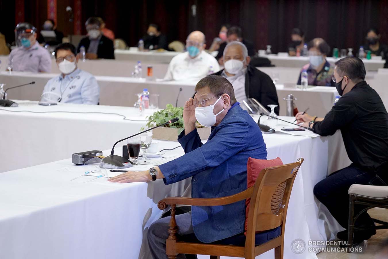 President Rodrigo Roa Duterte went back to Manila a day after Christmas to meet selected members of his Cabinet along with infectious disease experts. The emergency meeting, held in Malacañang Palace on December 26,2020, was convened to discuss the emerging fast-spreading new variant of Coronavirus (Covid-19) disease found in the United Kingdom. KING RODRIGUEZ/ PRESIDENTIAL PHOTO
