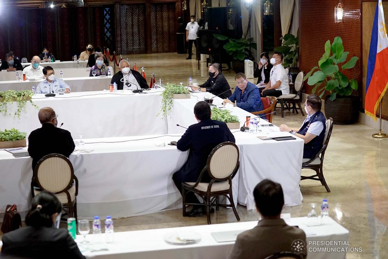 President Rodrigo Roa Duterte went back to Manila a day after Christmas to meet selected members of his Cabinet along with infectious disease experts. The emergency meeting, held in Malacañang Palace on December 26,2020, was convened to discuss the emerging fast-spreading new variant of Coronavirus (Covid-19) disease found in the United Kingdom. KING RODRIGUEZ/ PRESIDENTIAL PHOTO