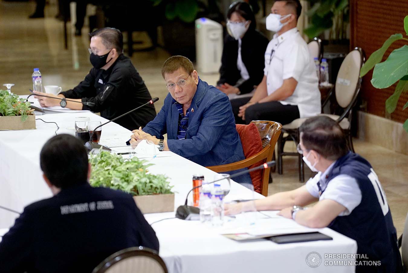 President Rodrigo Roa Duterte went back to Manila a day after Christmas to meet selected members of his Cabinet along with infectious disease experts. The emergency meeting, held in Malacañang Palace on December 26,2020, was convened to discuss the emerging fast-spreading new variant of Coronavirus (Covid-19) disease found in the United Kingdom. KING RODRIGUEZ/ PRESIDENTIAL PHOTO