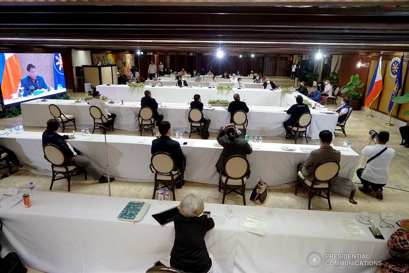 President Rodrigo Roa Duterte went back to Manila a day after Christmas to meet selected members of his Cabinet along with infectious disease experts. The emergency meeting, held in Malacañang Palace on December 26,2020, was convened to discuss the emerging fast-spreading new variant of Coronavirus (Covid-19) disease found in the United Kingdom. KING RODRIGUEZ/ PRESIDENTIAL PHOTO