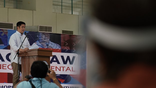 Presidential Communications Operations Office (PCOO) Secretary Martin Andanar spoke before representatives of local government units of Negros Oriental on Friday for the third leg of the Explain, Explain, Explain town hall meeting in Central Visayas.