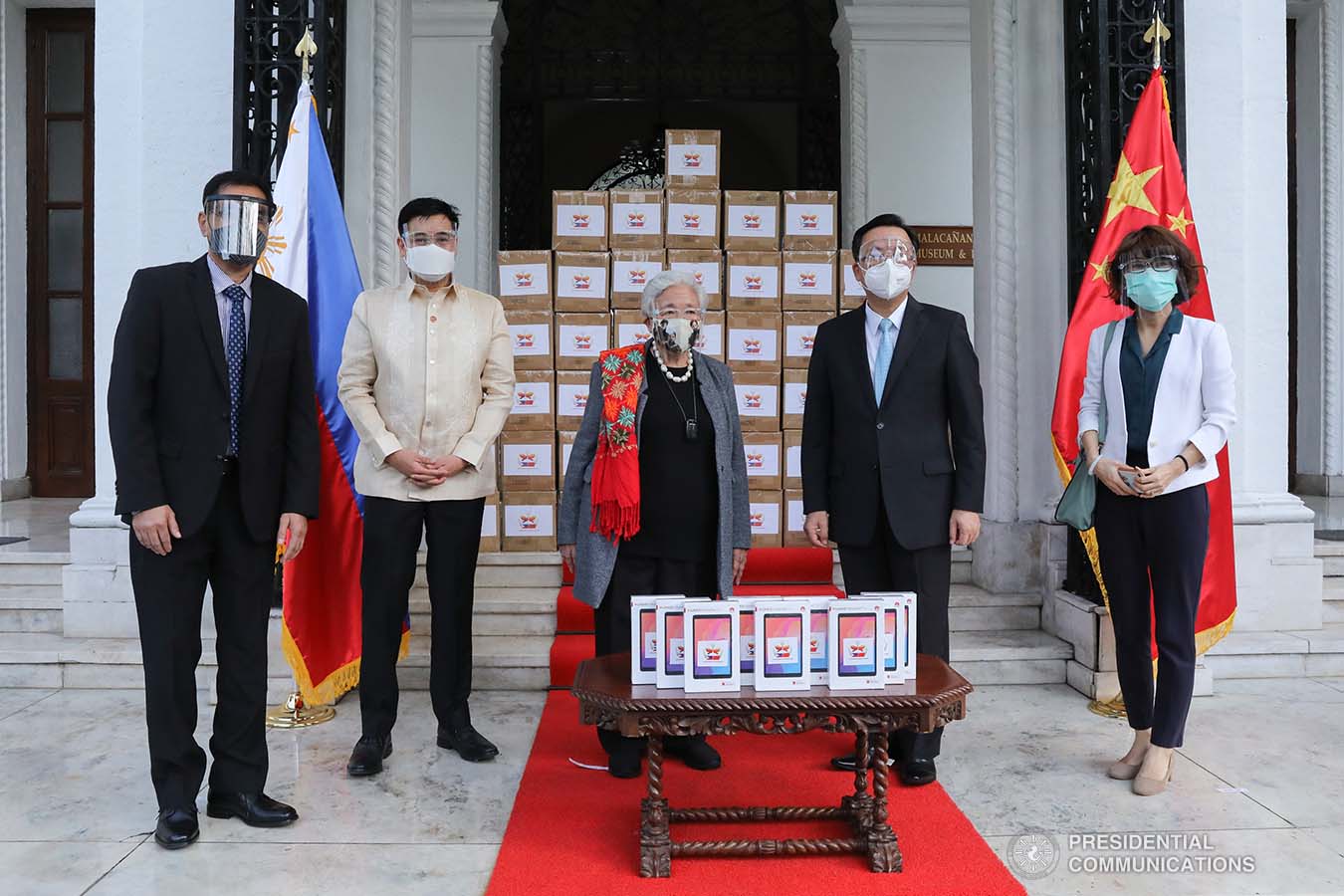 TABLETS FOR LAST MILE SCHOOLS. Secretary of Education Leonor Briones receives 2,000 tablets from Chinese Ambassador Huang Xilian. The tablets will be used for DepEd’s blended distance learning program and will benefit Last Mile Schools in far-flung areas.Also present during the ceremonial turnover were Presidential Assistant for Foreign Affairs Robert E.A. Borje and representatives from the Chinese Embassy and the Department of Education. PRESIDENTIAL PHOTOS