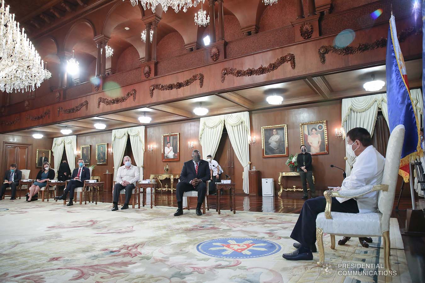 President Rodrigo Roa Duterte discusses matters with US Secretary of Defense Lloyd Austin III during a courtesy call on the President at the Malacañang Palace on July 29, 2021. With the President are Executive Secretary Salvador Medialdea, Defense Secretary Delfin Lorenzana, Foreign Affairs Secretary Teodoro Locsin, Jr., Senator Christopher Lawrence Go, and Philippine Ambassador to the US Jose Manuel Romualdez. The US Defense Secretary is accompanied by US Embassy in the Philippines Chargé d’Affaires John Law, National Security Council Senior Director Edgard Kagan, Department of Defense Chief of Staff Kelly Elizabeth Magsamen, and Defense for Indo-Pacific Security Affairs Assistant Secretary Ely Ratner. ROBINSON NIÑAL/ PRESIDENTIAL PHOTO
