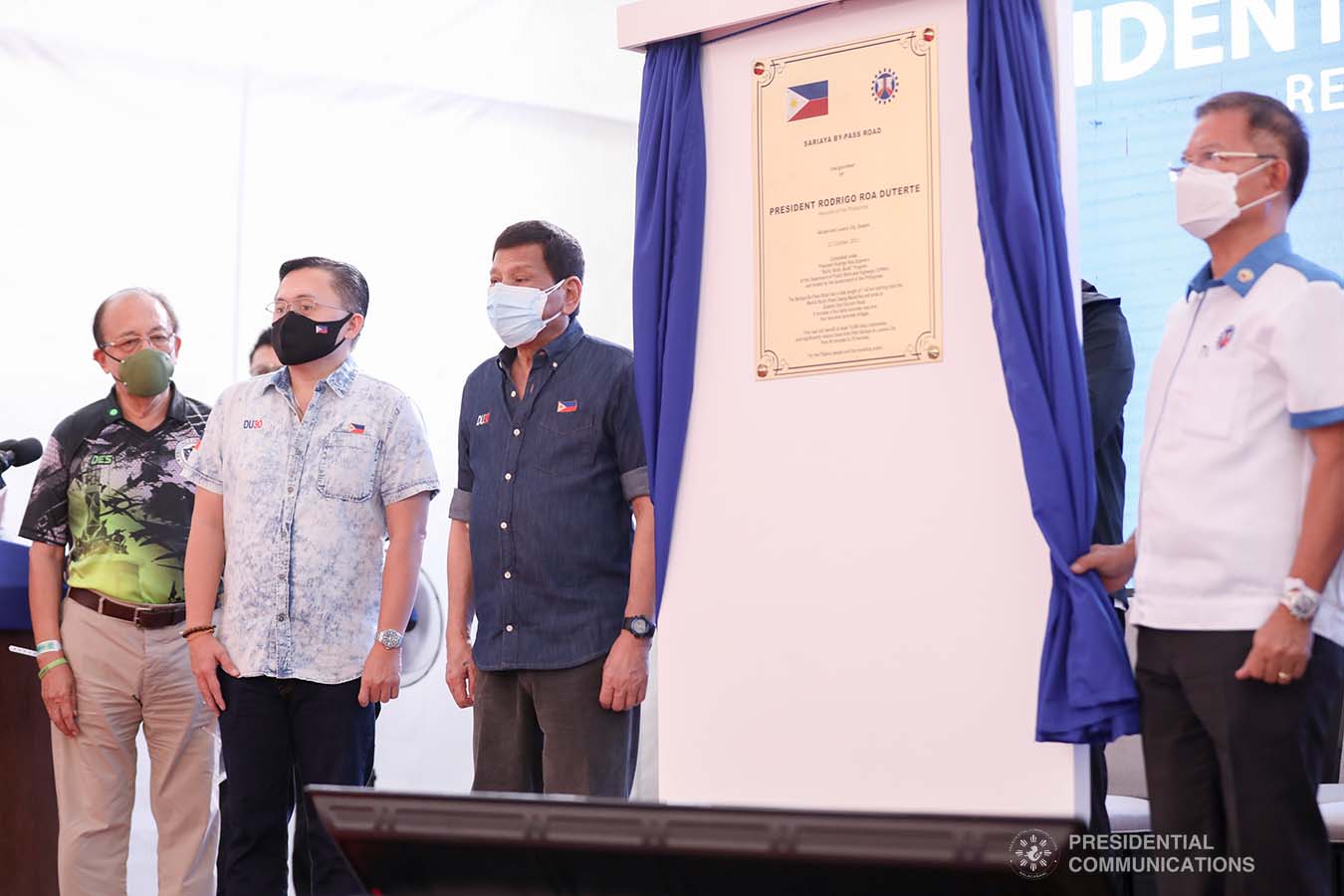 President Rodrigo Roa Duterte unveils the project marker, to signify the inauguration of the 7.42-kilometers Sariaya Bypass Road in Barangay Isabang, Lucena City, Quezon on October 21, 2021. SIMEON CELI/ PRESIDENTIAL PHOTO