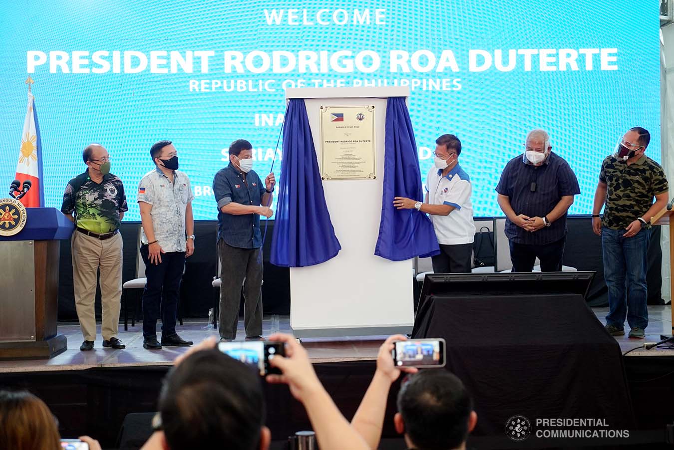 President Rodrigo Roa Duterte unveils the project marker, to signify the inauguration of the 7.42-kilometers Sariaya Bypass Road in Barangay Isabang, Lucena City, Quezon on October 21, 2021. With the President are (from left) Quezon Governor Danilo Suarez, Senator Christopher Lawrence Go, Public Works and Highways Acting Secretary Roger Mercado, Executive Secretary Salvador Medialdea, and Quezon District 2 Representative David Suarez. KING RODRIGUEZ/ PRESIDENTIAL PHOTO