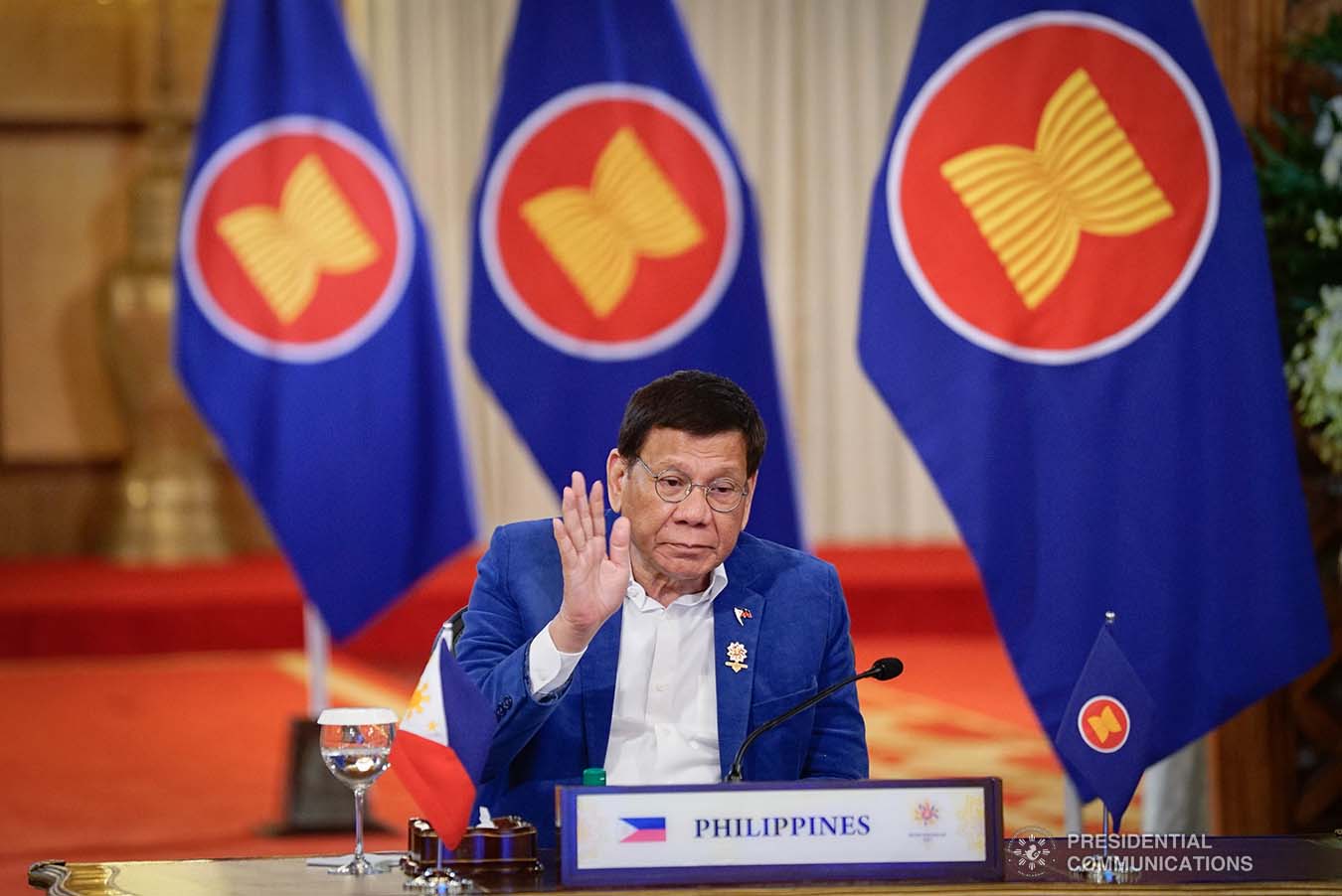 President Rodrigo Roa Duterte waves as he responds during the closing ceremony of the virtual 38th and 39th Association of Southeast Asian Nations (ASEAN) Summits and Related Summits hosted by Brunei Darussalam at the Malacañang Palace on October 28, 2021. KING RODRIGUEZ/ PRESIDENTIAL PHOTO