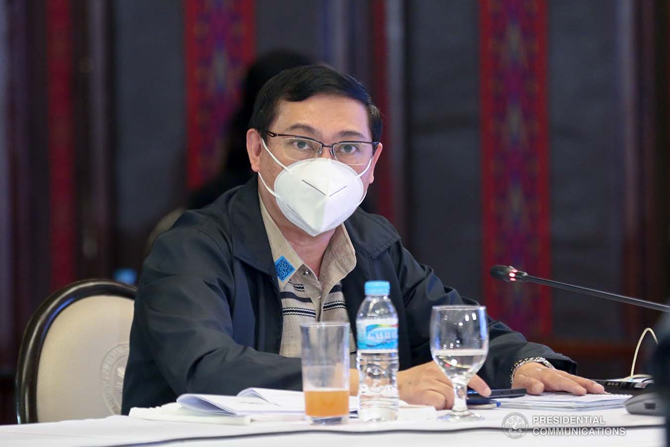 Food and Drug Administration Officer-in-Charge Deputy Director General Oscar Gutierrez shares his remarks to President Rodrigo Roa Duterte during a meeting with the Inter-Agency Task Force on the Emerging Infectious Diseases (IATF-EID) core members at the Malacañan Palace on January 6, 2022. ALBERTO ALCAIN/ PRESIDENTIAL PHOTO