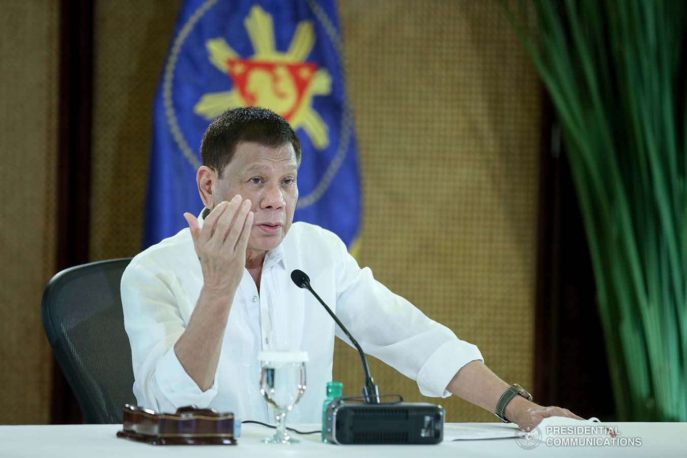 President Rodrigo Roa Duterte talks to the people after holding a meeting with the Inter-Agency Task Force on the Emerging Infectious Diseases (IATF-EID) core members at the Malacañan Palace on January 6, 2022. ROBINSON NIÑAL/ PRESIDENTIAL PHOTO