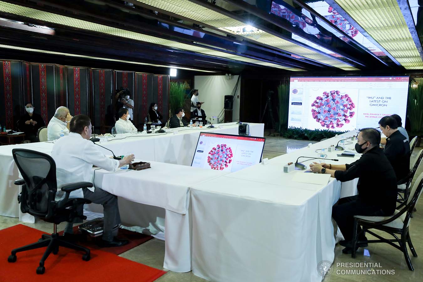 President Rodrigo Roa Duterte presides over a meeting with the Inter-Agency Task Force on the Emerging Infectious Diseases (IATF-EID) core members at the Malacañan Palace on January 6, 2022. ROBINSON NIÑAL/ PRESIDENTIAL PHOTO