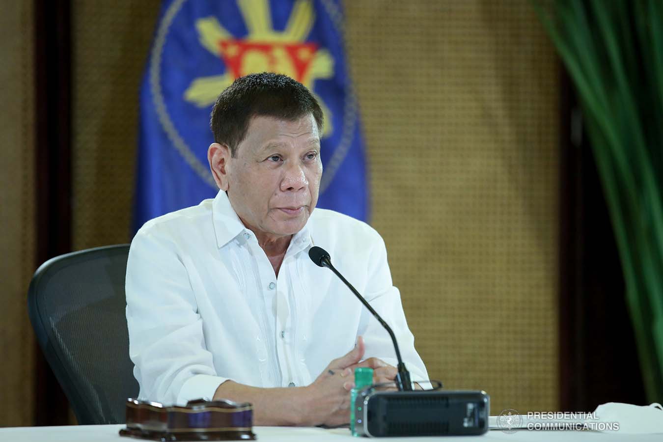 President Rodrigo Roa Duterte talks to the people after holding a meeting with the Inter-Agency Task Force on the Emerging Infectious Diseases (IATF-EID) core members at the Malacañan Palace on January 6, 2022. ROBINSON NIÑAL/ PRESIDENTIAL PHOTO