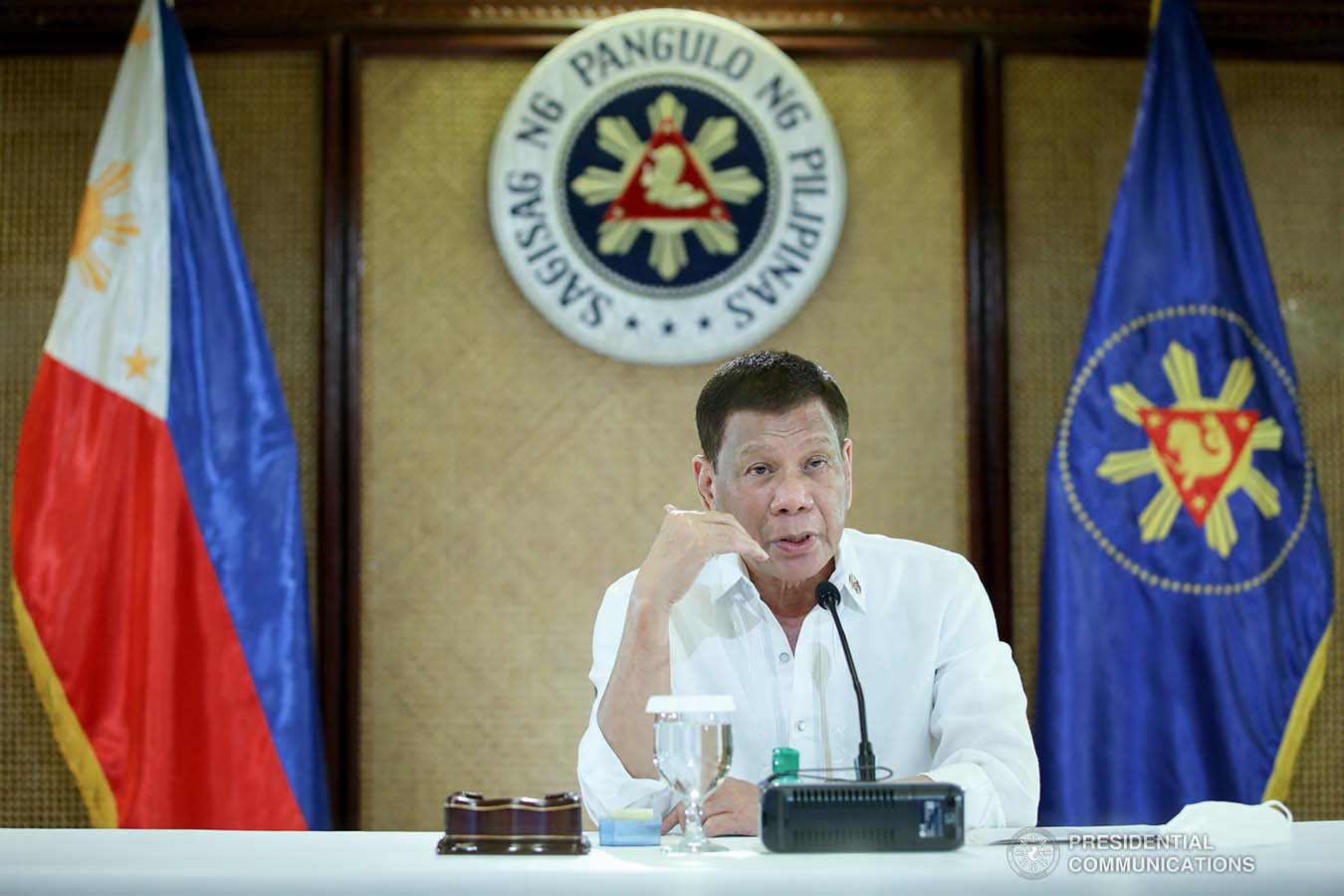 President Rodrigo Roa Duterte talks to the people after holding a meeting with the Inter-Agency Task Force on the Emerging Infectious Diseases (IATF-EID) core members at the Malacañan Palace on January 6, 2022. ROBINSON NIÑAL/ PRESIDENTIAL PHOTO