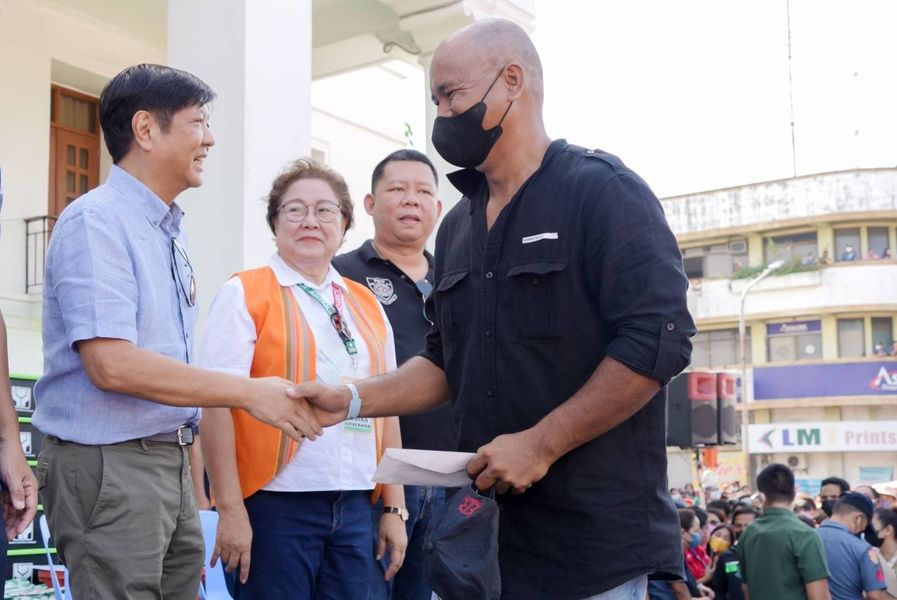 President Ferdinand R. Marcos Jr. led the distribution Tuesday of various government assistance to families affected by Tropical Storm ‘Paeng’ in Antique, vowing to rehabilitate the province’s damaged infrastructure for immediate normalization.