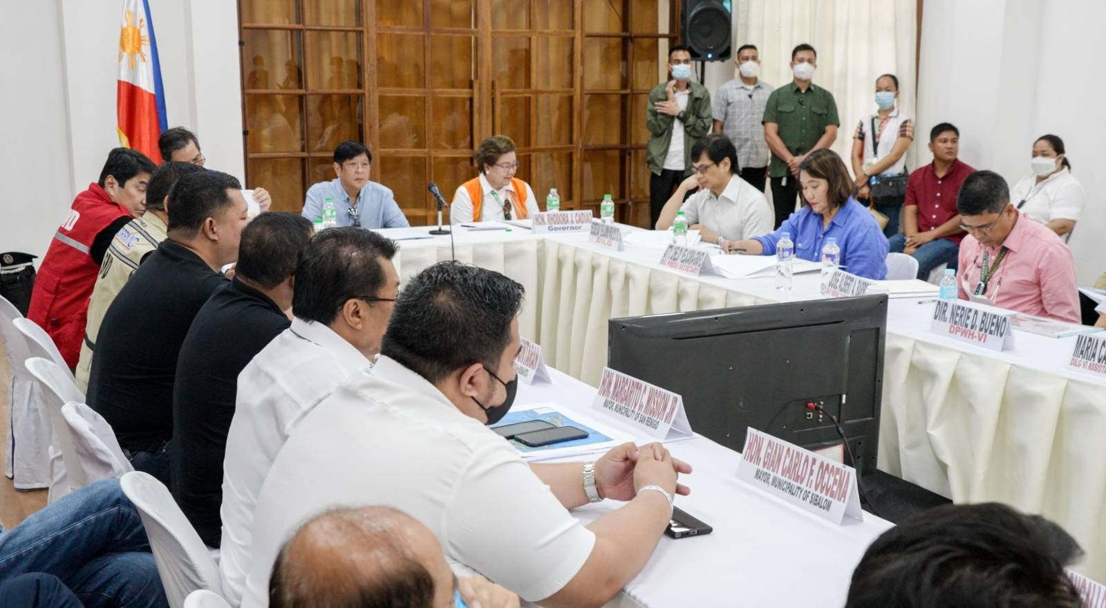 President Ferdinand R. Marcos Jr. led the distribution Tuesday of various government assistance to families affected by Tropical Storm ‘Paeng’ in Antique, vowing to rehabilitate the province’s damaged infrastructure for immediate normalization.