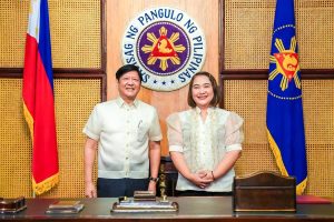 Nanumpa na si Atty. Cheloy Velicaria-Garafil ngayong araw, Enero 10, kay Pangulong Ferdinand R. Marcos Jr. bilang bagong kalihim ng Presidential Communications Office matapos maging tagapangasiwa ng ahensya sa loob ng halos apat na buwan. Bago maging kalihim ng PCO, namuno si Secretary Garafil bilang unang hepe ng Land Transportation Franchising and Regulatory Board - LTFRB sa ilalim ng PBBM administration at dating state solicitor ng Office of the Solicitor General. Unang nagsilbi ang PCO Secretary bilang Media Director at Public Relations Officer ng dating Pangulong Gloria Macapagal-Arroyo. Siya rin ay isang mamamahayag sa loob ng halos sampung taon sa iba't ibang pahayagan at news wires tulad ng Malaya, The Philippine Daily Globe, Central News Agency, at Associated Press.