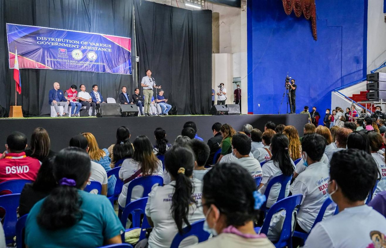 Bumisita si Pangulong Ferdinand R. Marcos Jr. sa evacuation center sa Gingoog City, Misamis Oriental kahapon, ika-11 ng Enero at ipinamahagi ang tulong ng pamahalaan sa mga residenteng nasalanta ng baha noong Disyembre 2022. Kasama sa naipamigay na tulong ay ang mga family food packs mula sa Department of Social Welfare and Development at Php 5,000 na financial aid.
