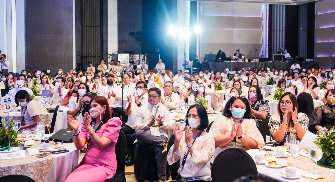 Sa paglulunsad ng Philippine Multi-Sectoral Nutrition Project ngayong araw, binigyang-diin ni Pangulong Ferdinand R. Marcos Jr. ang kahalagahan ng kooperasyon ng lahat para sa pagkamit ng malusog, masigasig, at malakas na sambayanang Pilipino. Naaayon sa tema ng aktibidad na “Sa Healthy Pilipinas, Lahat Malakas! Converging Governance and Empowering Communities Against Maternal and Child Malnutrition,” inihayag ng Pangulo na mahalagang tugunan ang malnutrisyon dahil isa itong balakid sa pagpapaunlad ng ekonomiya ng bansa.