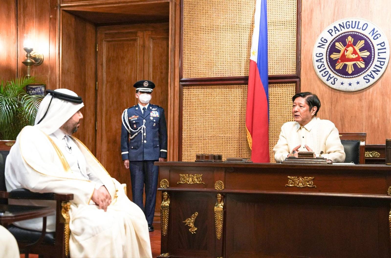 Malugod na tinanggap ngayong araw ni Pangulong Ferdinand R. Marcos Jr. ang credentials nina H.E. Alvaro Domingo Jara Bucarey - Chilean Ambassador, H.E. Ahmed Saad Nasser Abdullah Al-Hamidi - Qatarian Ambassador, H.E. Dato’ Abdul Malik Melvin Castelino bin Anthony - Malaysian Ambassador, at H.E. Megawati Dato Paduka Haji Manan - Bruneian Ambassador.Hangad ng Pangulo na patibayin ang relasyon ng Pilipinas sa pagitan ng Chile at Qatar sa disaster-response, climate change, energy security, at pagtutulungan ng pambubliko at pribadong sektor. Pinasalamatan din ni PBBM ang Malaysia at Brunei sa patuloy nitong pagtulong sa pagtaguyod ng kapayapaan sa Mindanao.
