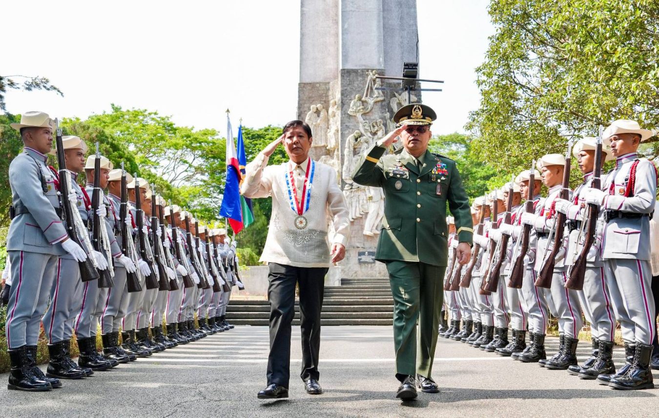 Ngayong selebrasyon ng ika-81 na anibersaryo ng Araw ng Kagitingan, nagbigay ng talumpati si Pangulong Ferdinand R. Marcos Jr. upang pasalamatan ang mga sundalong beterano ng bansa at hikayatin ang publiko na patuloy na ipakita ang kabayanihan ng Pilipino sa kanilang paglilikod sa bayan. Ibinihagi ng Pangulo ang kanyang mensahe sa Mount Samat National Shrine sa Pilar, Bataan na itinayo noong panahon ng panunungkulan ni dating Pangulong Ferdinand E. Marcos para alalahanin ang mga sundalong Pilipino at Amerikano na lumaban sa Fall of Bataan noong Ikalawang Digmaang Pandaigdig.