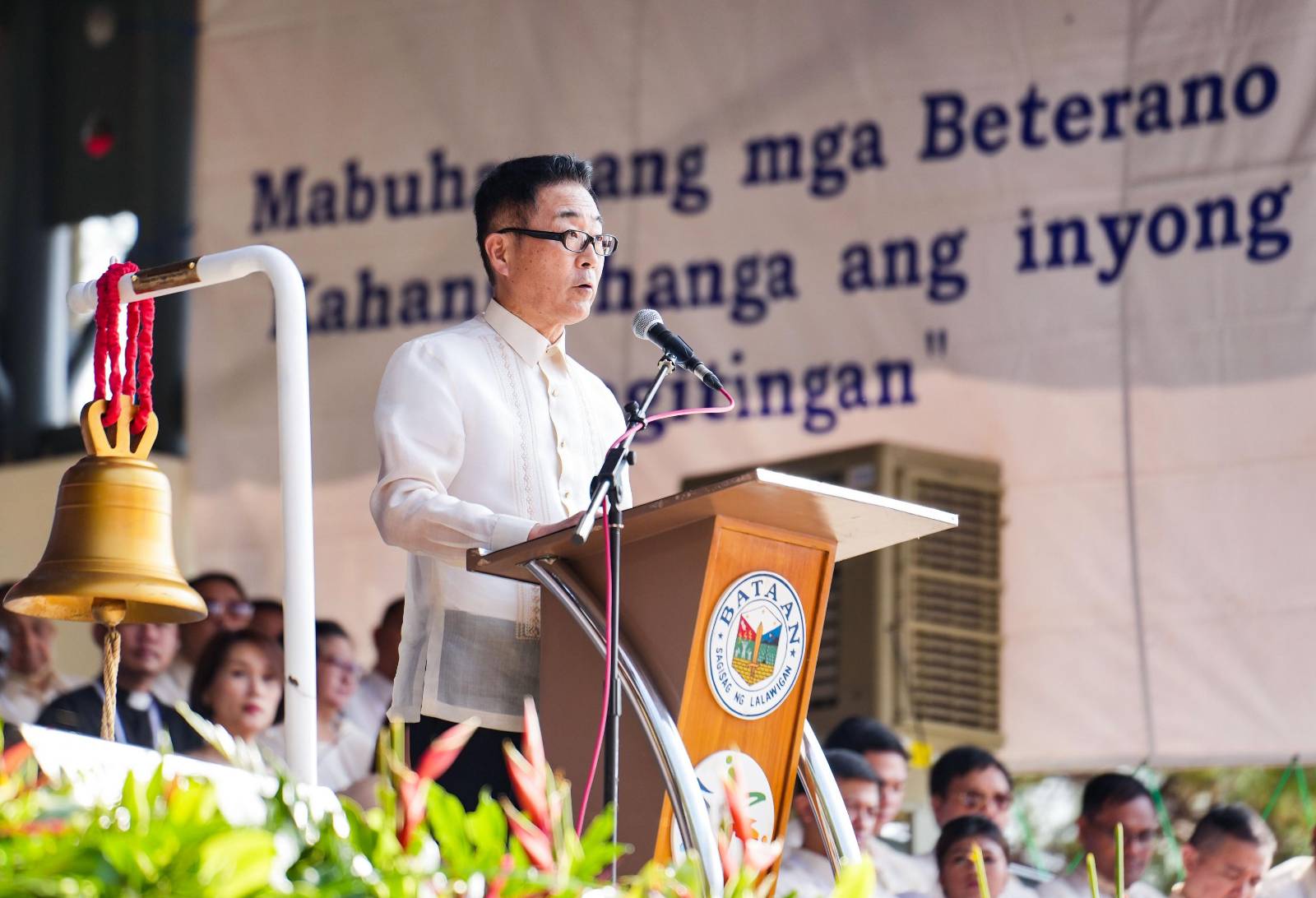 Ngayong selebrasyon ng ika-81 na anibersaryo ng Araw ng Kagitingan, nagbigay ng talumpati si Pangulong Ferdinand R. Marcos Jr. upang pasalamatan ang mga sundalong beterano ng bansa at hikayatin ang publiko na patuloy na ipakita ang kabayanihan ng Pilipino sa kanilang paglilikod sa bayan.Ibinihagi ng Pangulo ang kanyang mensahe sa Mount Samat National Shrine sa Pilar, Bataan na itinayo noong panahon ng panunungkulan ni dating Pangulong Ferdinand E. Marcos para alalahanin ang mga sundalong Pilipino at Amerikano na lumaban sa Fall of Bataan noong Ikalawang Digmaang Pandaigdig.