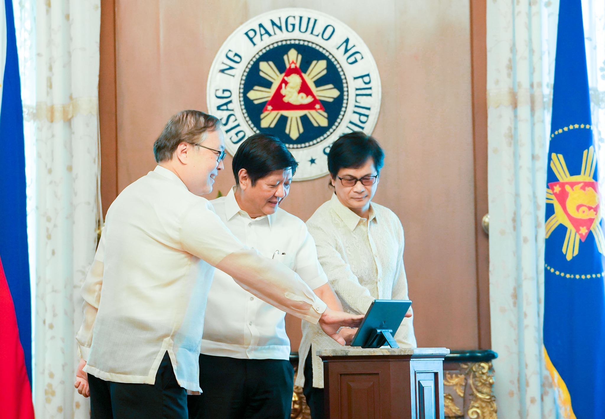President Ferdinand R. Marcos Jr. called for stronger collaboration between government agencies to speed up the government’s digitalization efforts towards Philippine development.