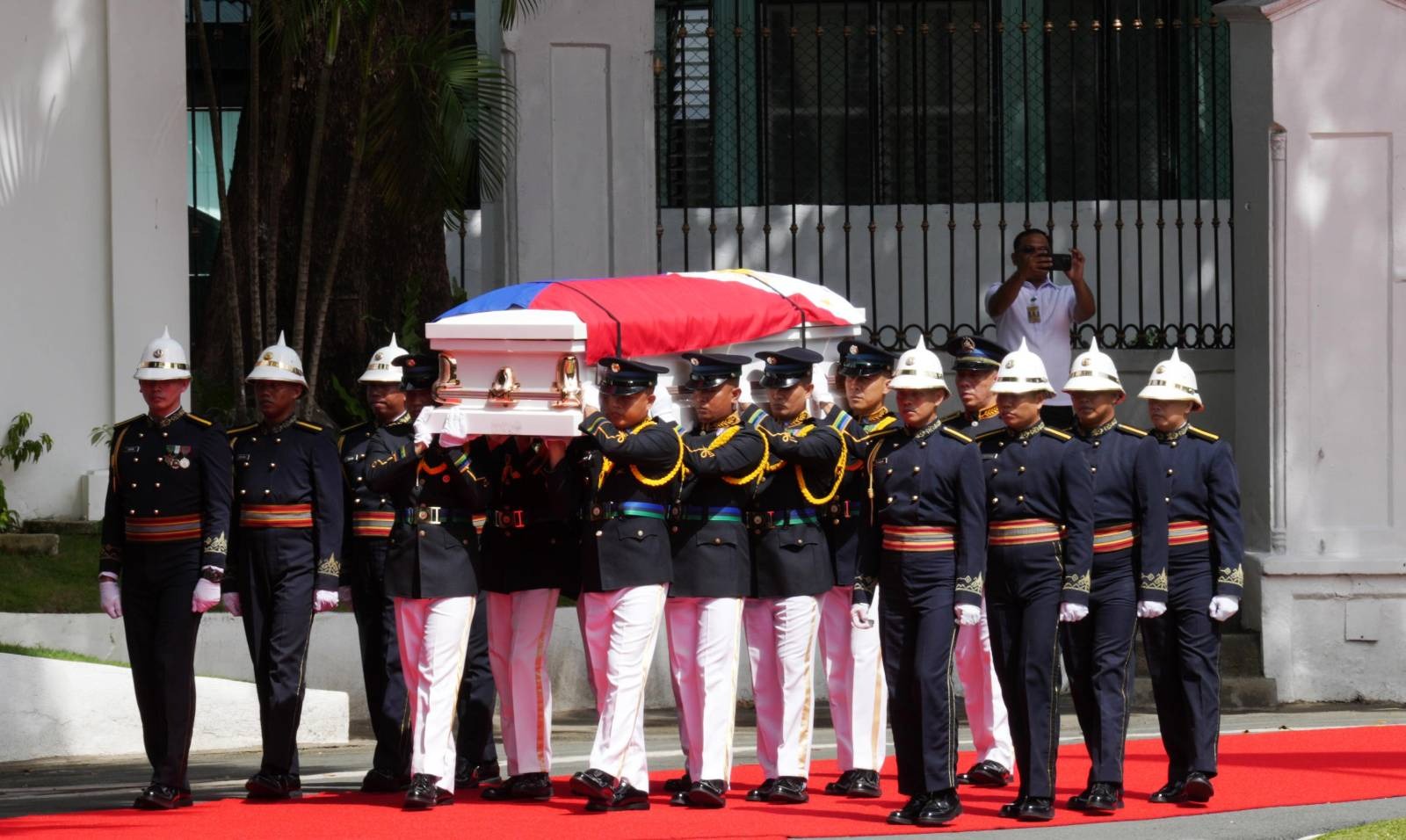 Sa parehong araw ng komemorasyon ng National Heroes Day, isang necrological service ang isinagawa para kay Migrant Workers Secretary Susan “Toots” Ople sa Palasyo. Kasama ni Pangulong Ferdinand R. Marcos Jr. at Vice President Sara Z. Duterte na dumalo ang iba pang miyembro ng gabinete. Sa kanyang eulogy, inalala ni PBBM ang malambot na puso at ang husay ni Sec. Ople sa trabaho. Ibinahagi ng Pangulo ang pag-asang hindi mabibigo ang kanyang kaibigan at kalihim, partikular na sa pagpapatuloy ng adbokasiya at nasimulan ni Sec. Ople para sa mga overseas Filipino worker.