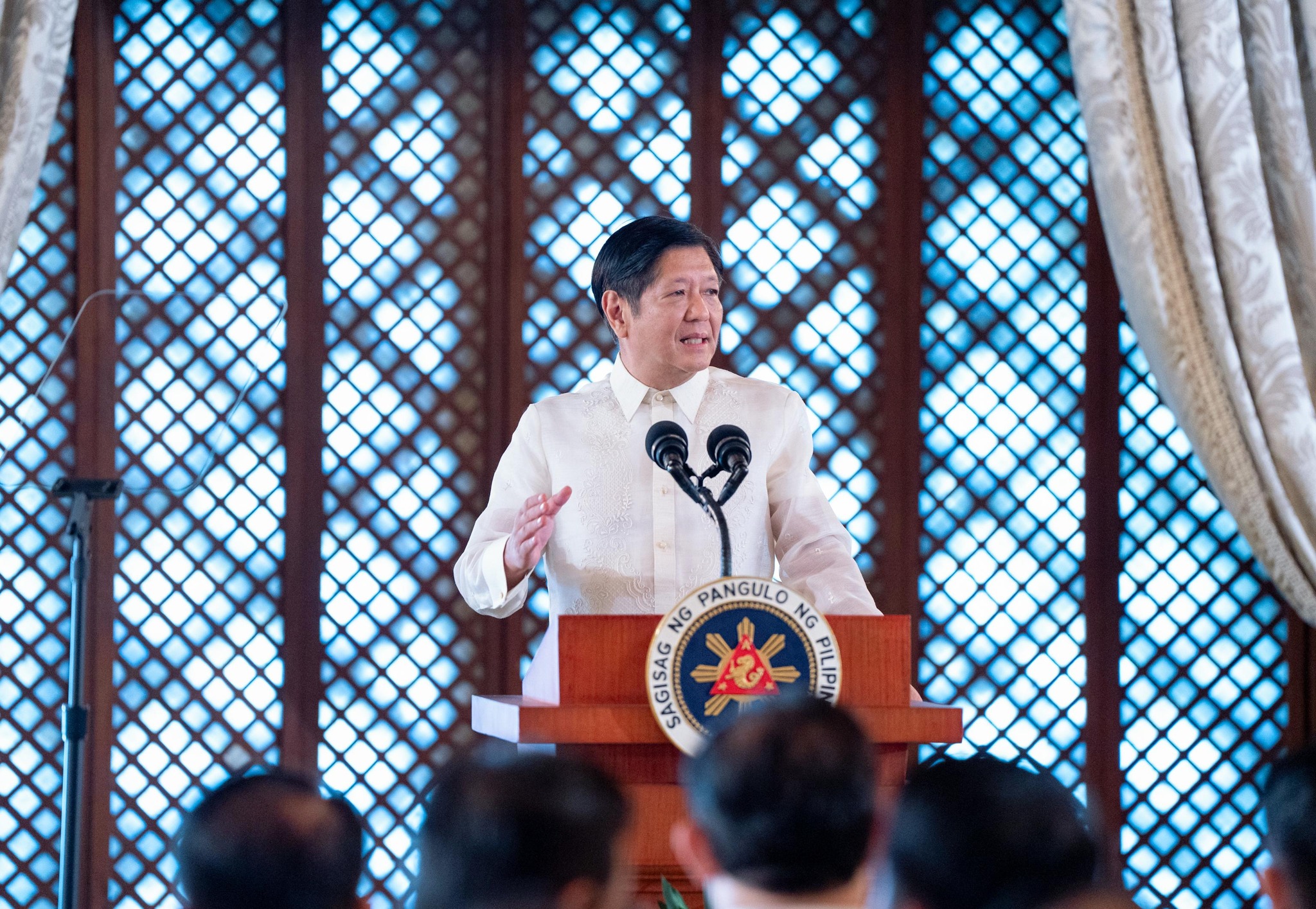 President Ferdinand R. Marcos Jr. called on legislators from both houses of Congress to continue working together with the executive branch to improve people’s lives and to craft laws based on foresight as he led Monday the ceremonial signing at the Palace of the Kabalikat sa Pagtuturo Act.