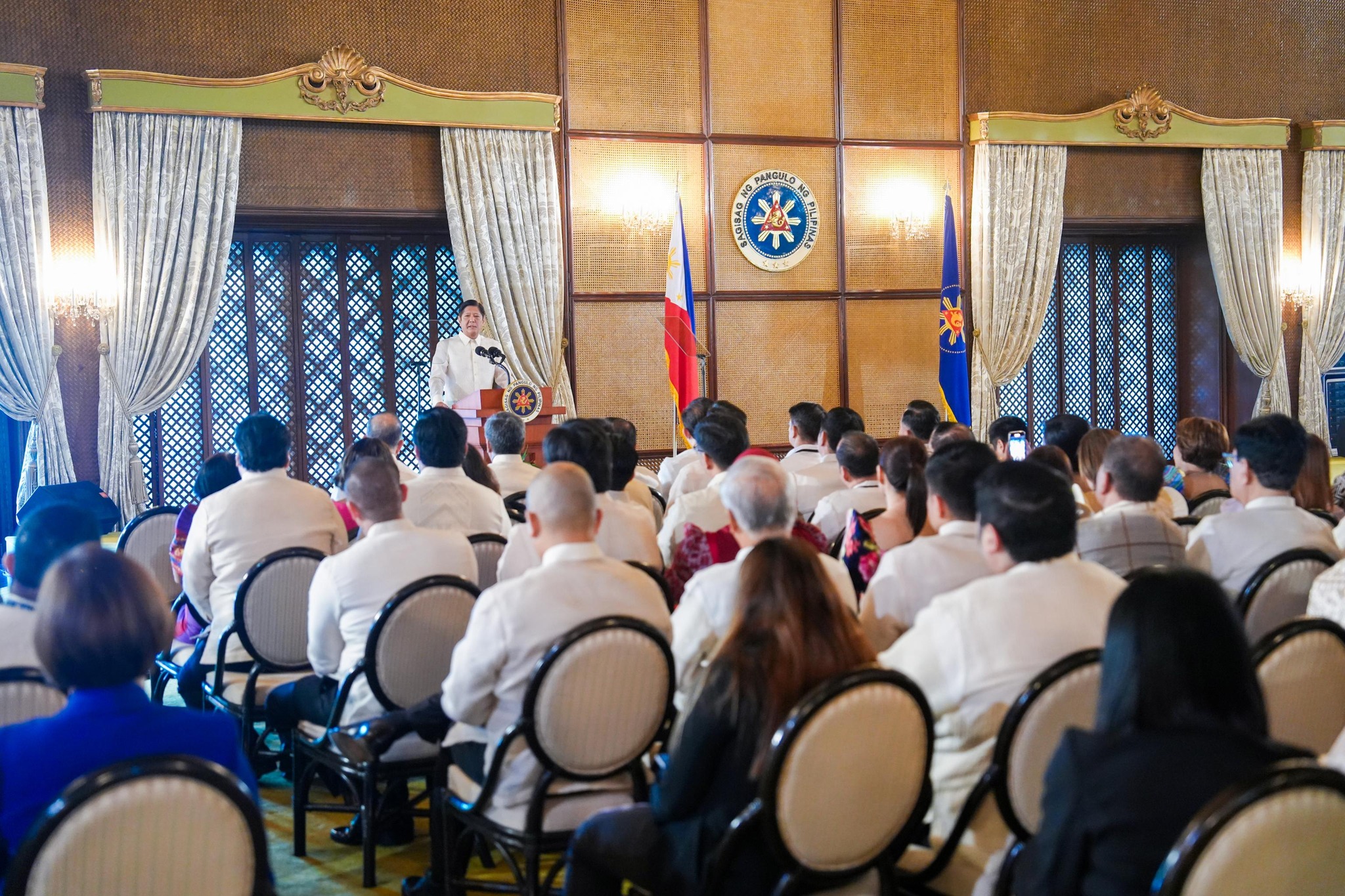 President Ferdinand R. Marcos Jr. called on legislators from both houses of Congress to continue working together with the executive branch to improve people’s lives and to craft laws based on foresight as he led Monday the ceremonial signing at the Palace of the Kabalikat sa Pagtuturo Act.