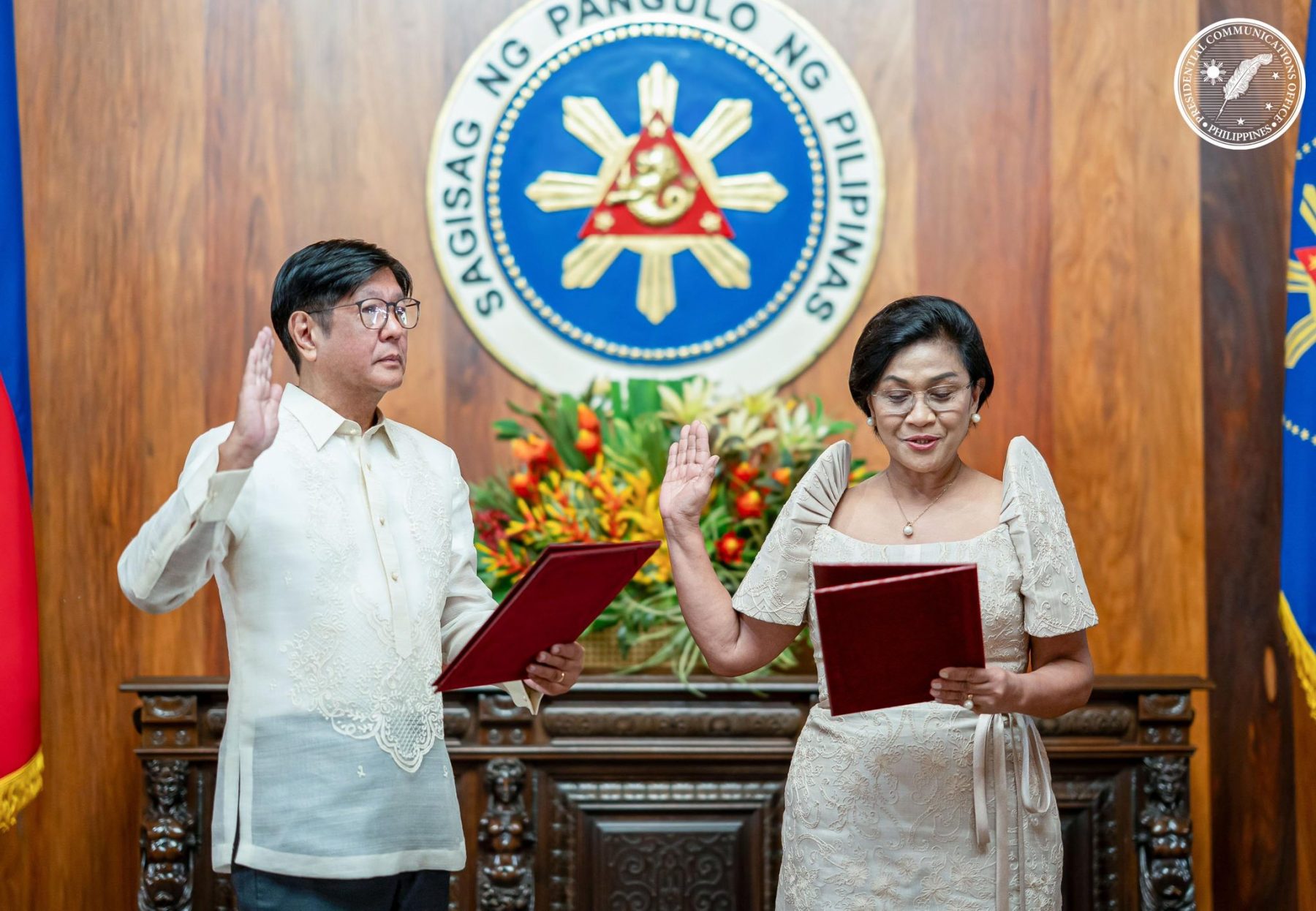 Pinangunahan ni Pangulong Ferdinand R. Marcos Jr. ang panunumpa ni Bb. Shirley C. Agrupis bilang bagong Chairperson ng Commission on Higher Education.
